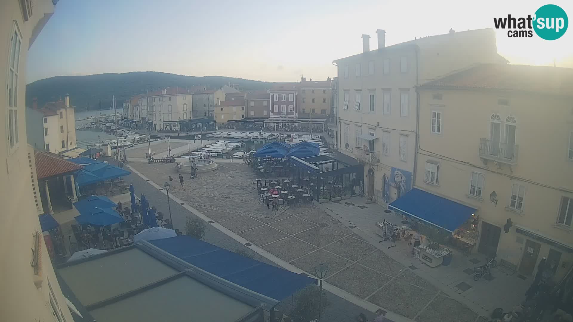 LIVE cam Cres città – piazza principale e “mandrač” – isola di Cherso – Croazia
