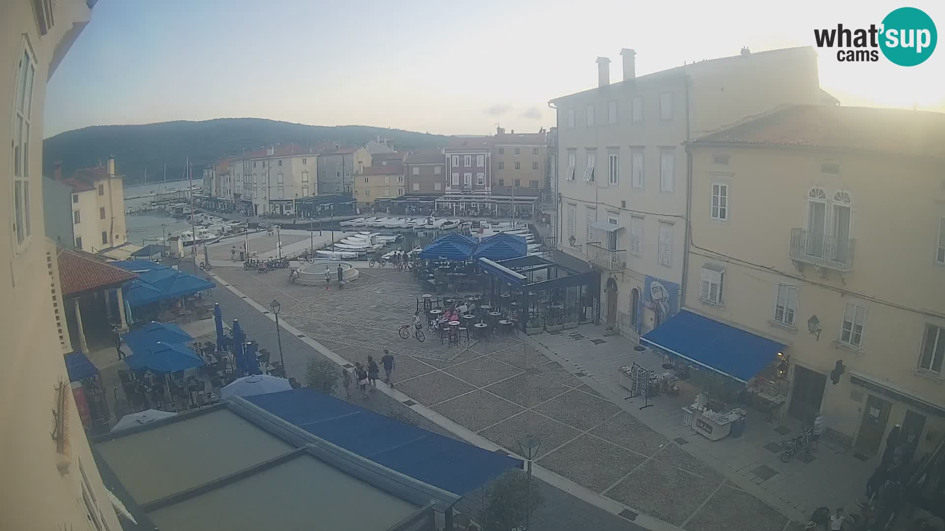 LIVE cam Cres city – place principale et “mandrač” – île de Cres – Croatie