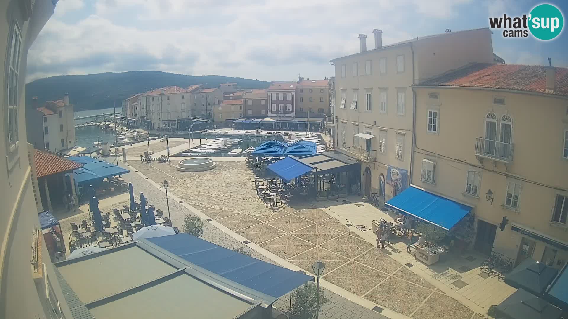 LIVE cam Cres city – place principale et “mandrač” – île de Cres – Croatie