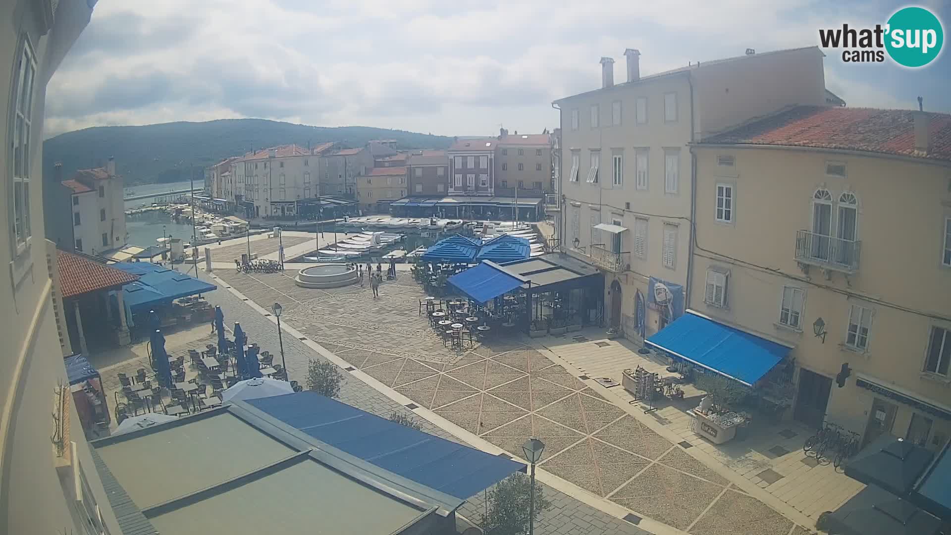 Cámara en vivo ciudad de Cres – plaza principal y “mandrač” – isla de Cres – Croacia