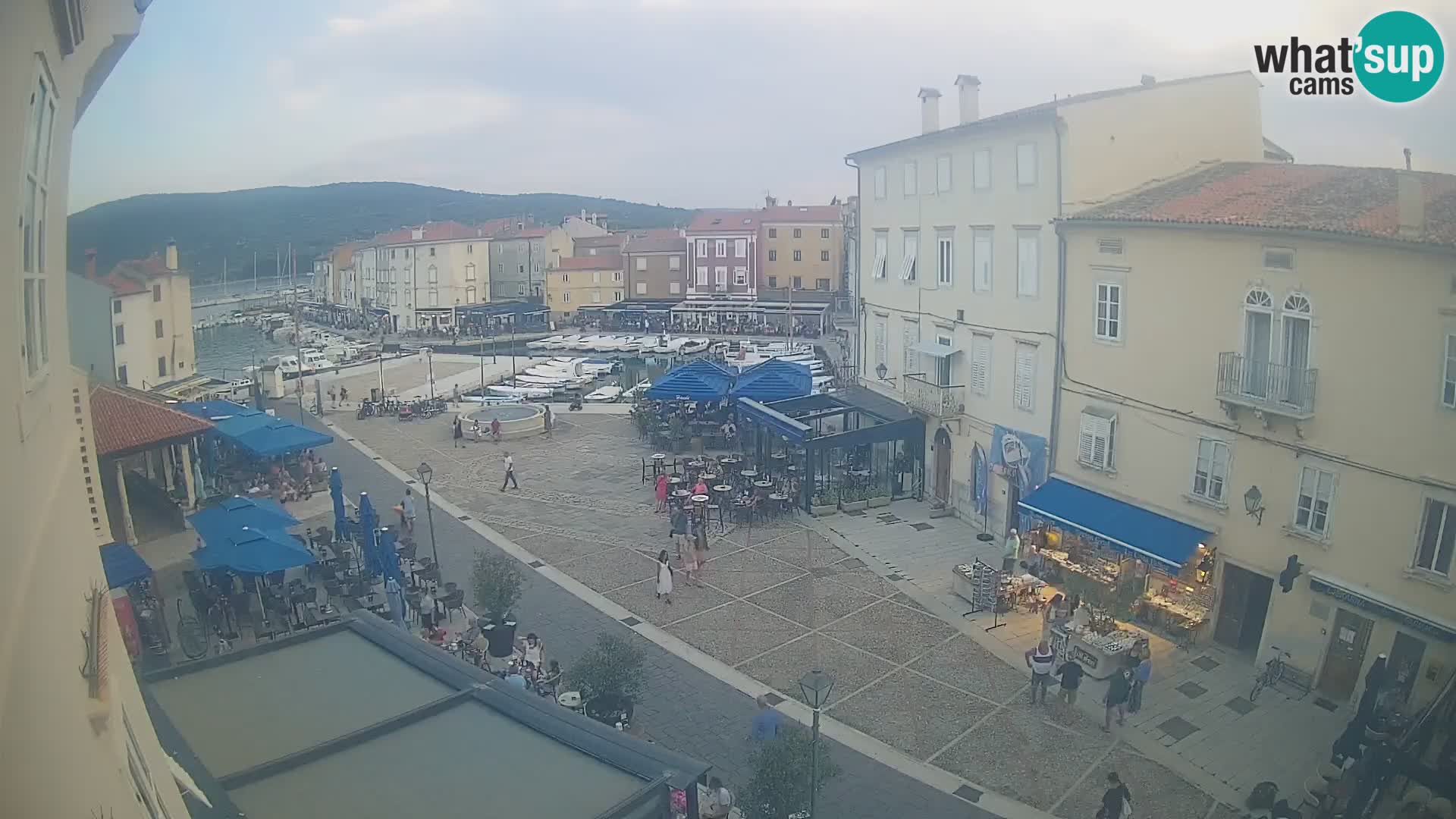 LIVE cam Cres city – place principale et “mandrač” – île de Cres – Croatie