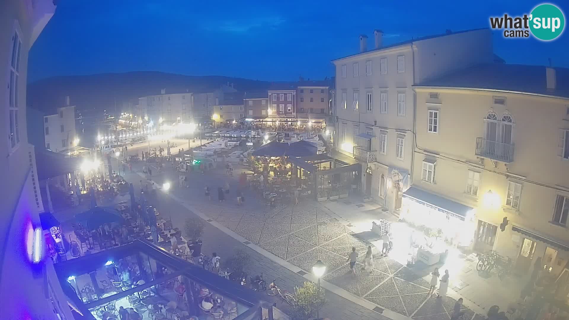 Web kamera Grad Cres – glavni trg i “mandrač” – otok Cres