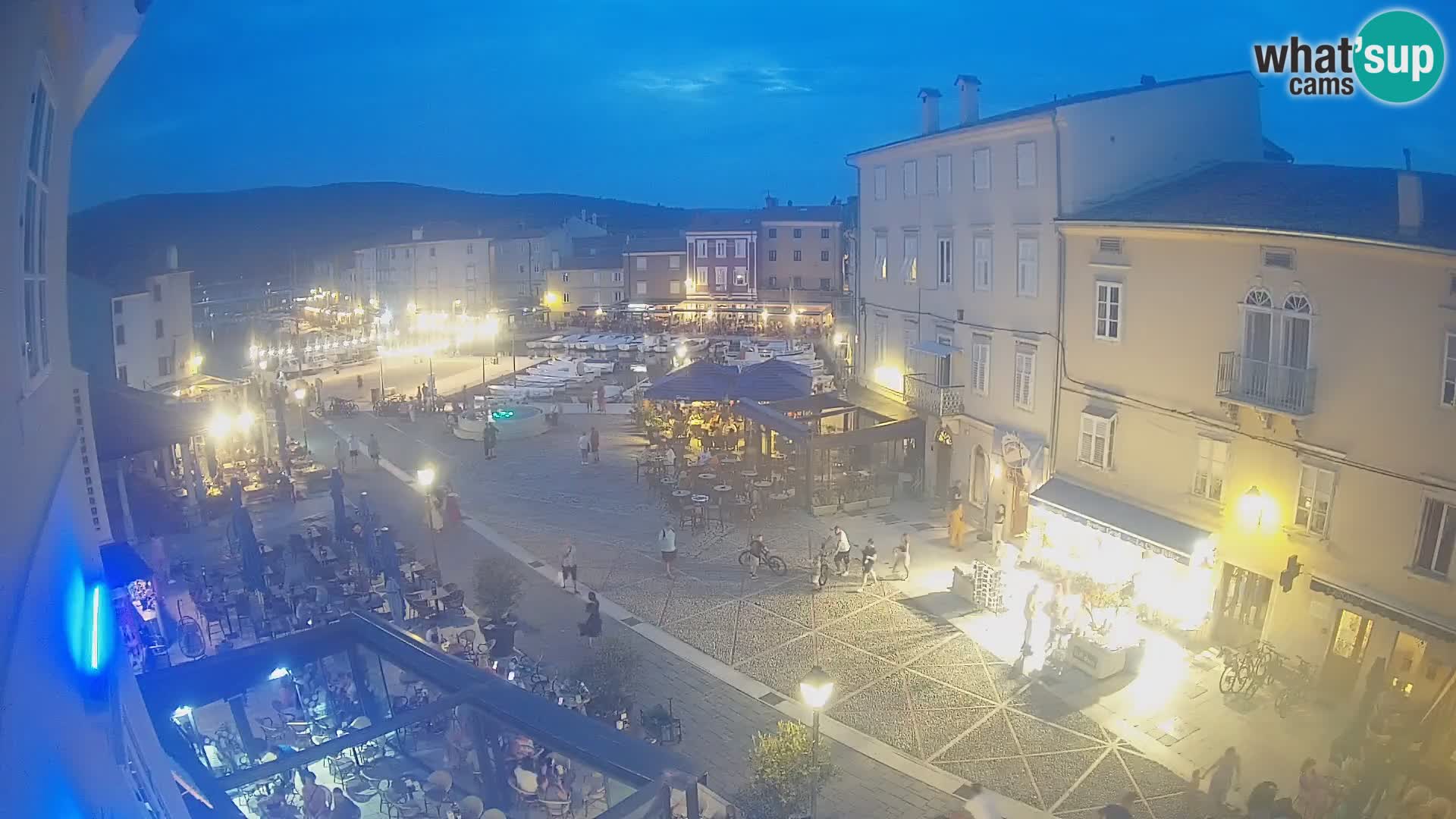 Kamera v ŽIVO Cres mesto – glavni trg in “mandrač” – otok Cres – Hrvaška