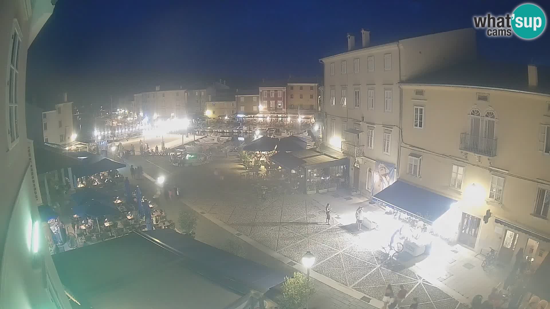 Kamera v ŽIVO Cres mesto – glavni trg in “mandrač” – otok Cres – Hrvaška