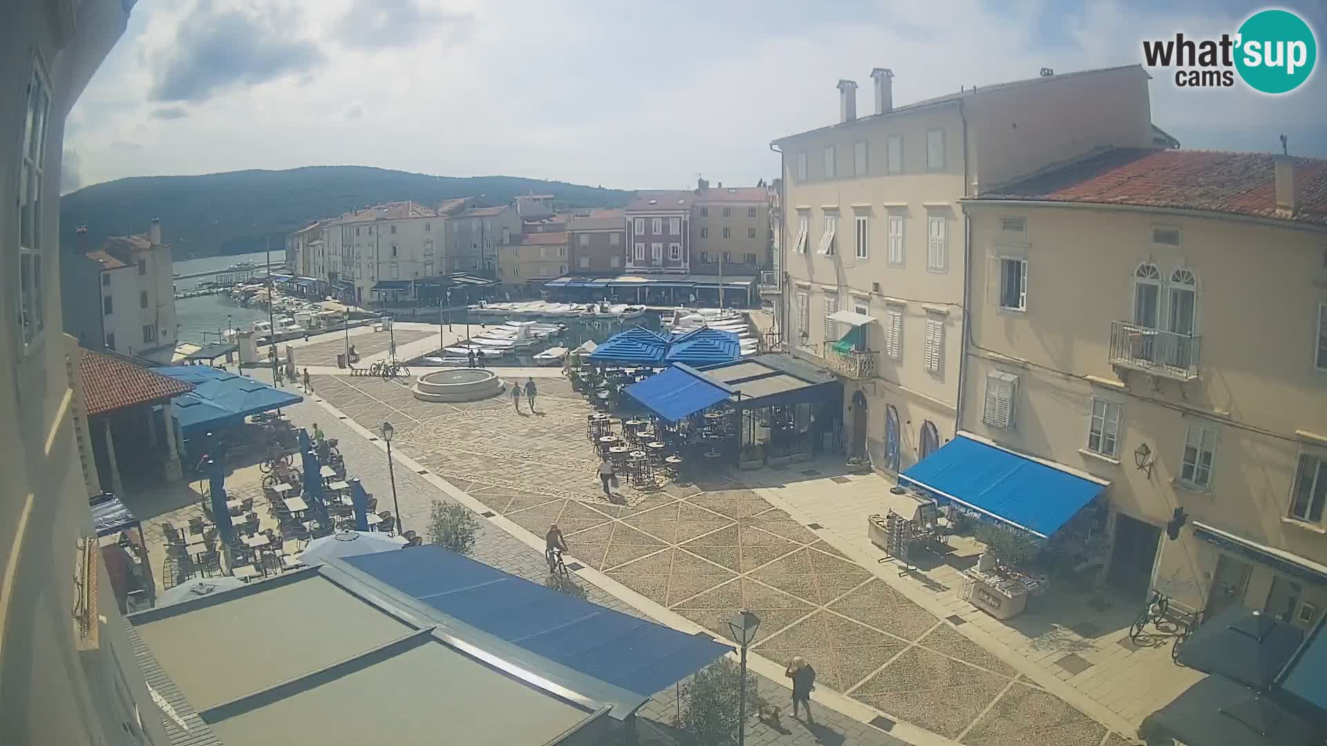 Kamera v ŽIVO Cres mesto – glavni trg in “mandrač” – otok Cres – Hrvaška
