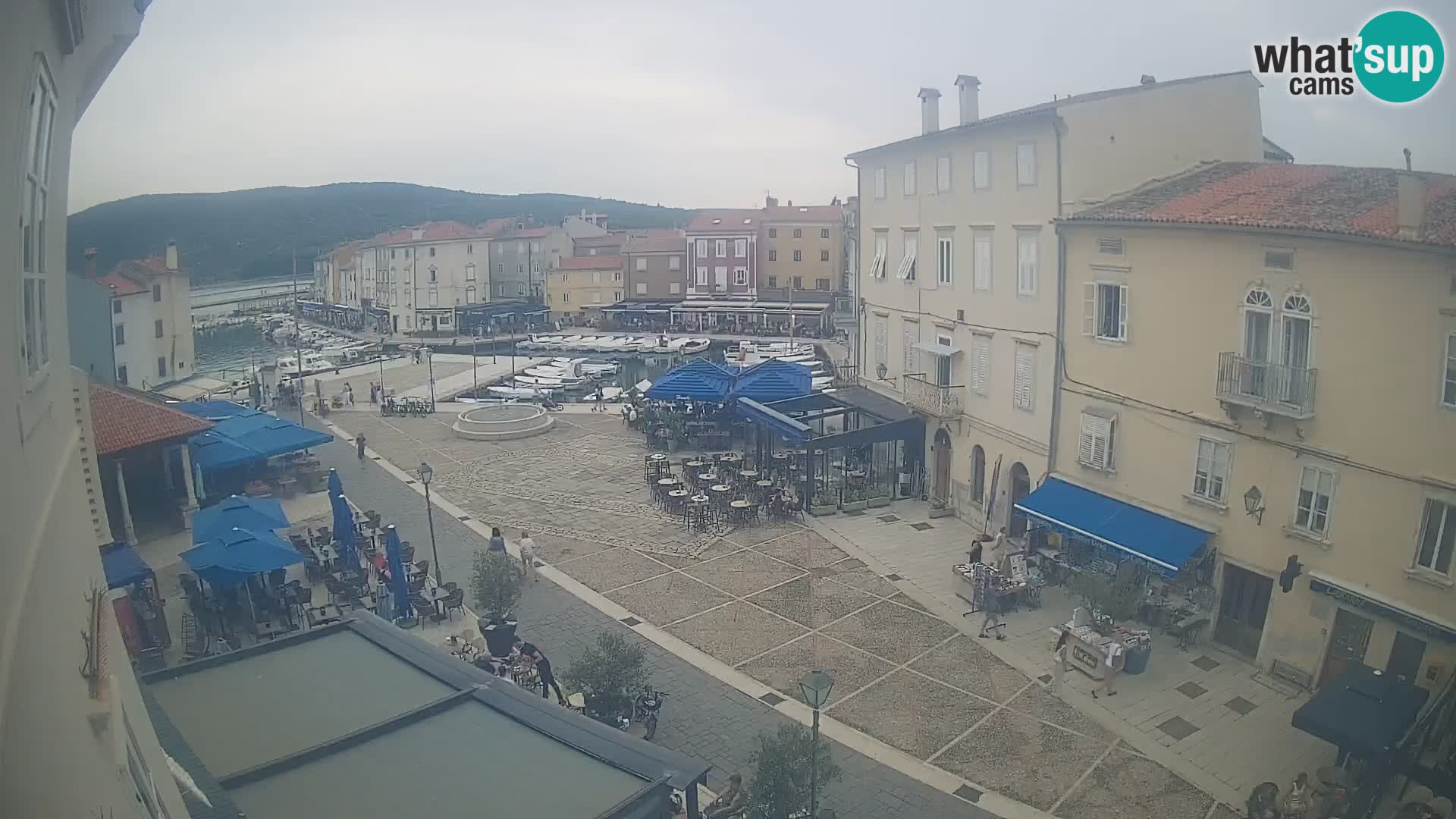 LIVE cam Cres città – piazza principale e “mandrač” – isola di Cherso – Croazia