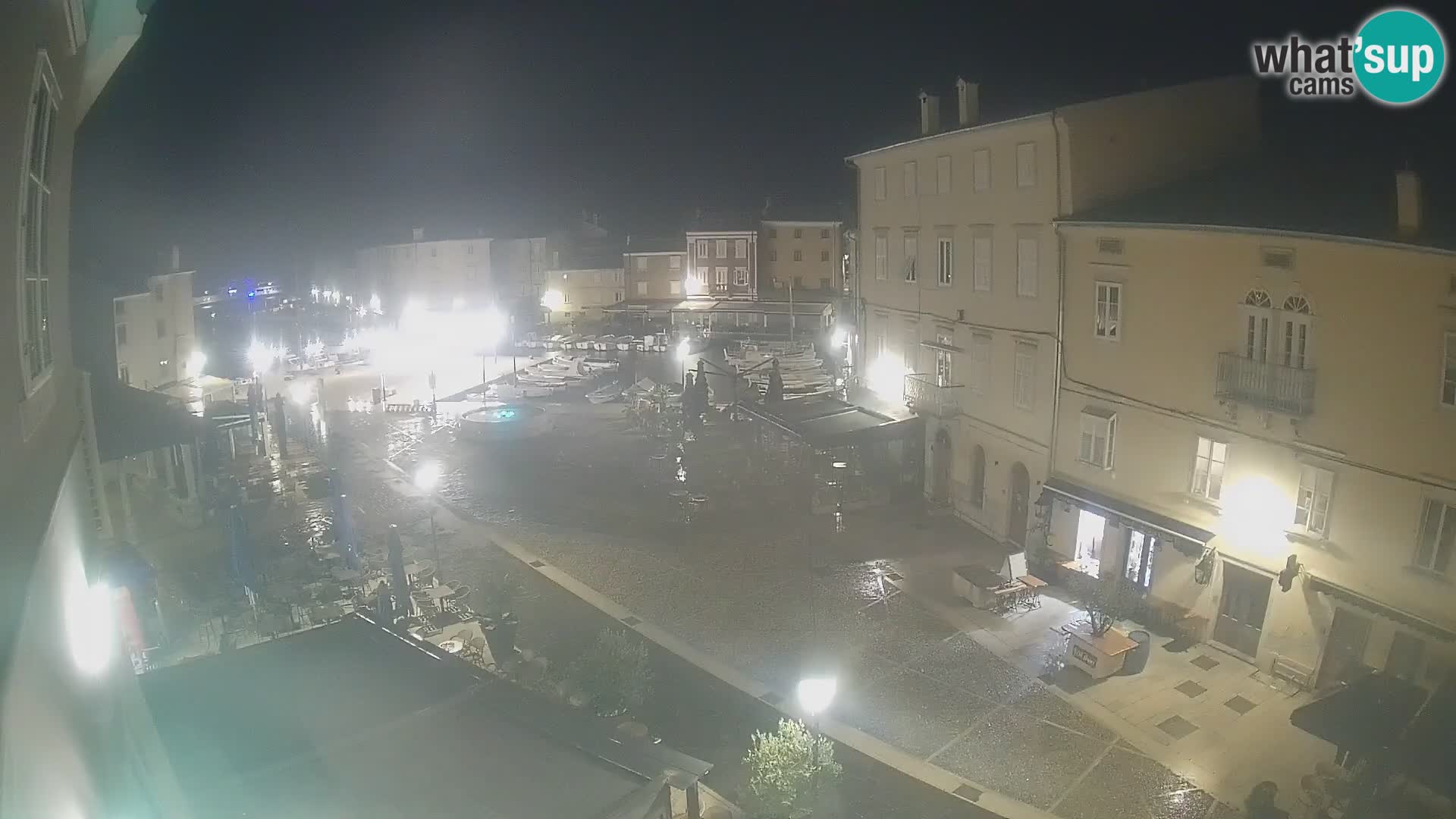 Kamera v ŽIVO Cres mesto – glavni trg in “mandrač” – otok Cres – Hrvaška