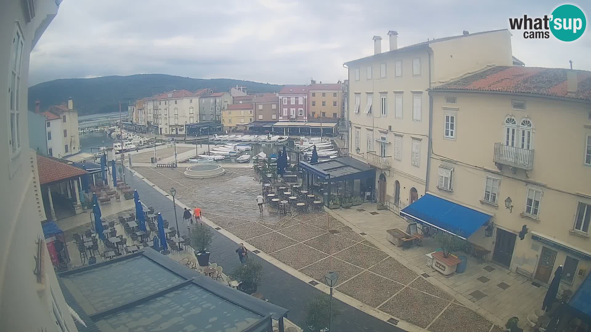 Cámara en vivo ciudad de Cres – plaza principal y “mandrač” – isla de Cres – Croacia