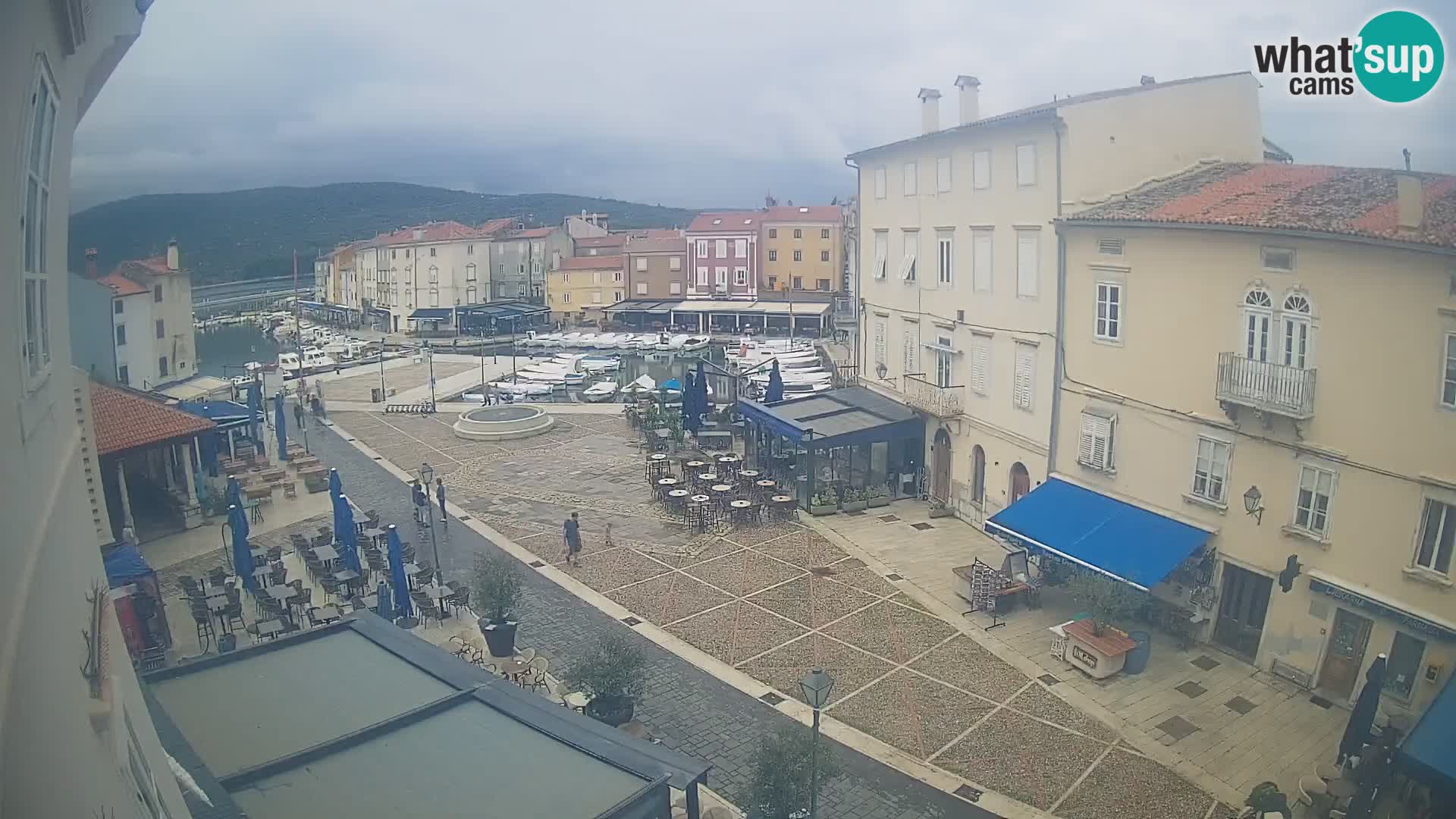 LIVE cam Cres city – place principale et “mandrač” – île de Cres – Croatie