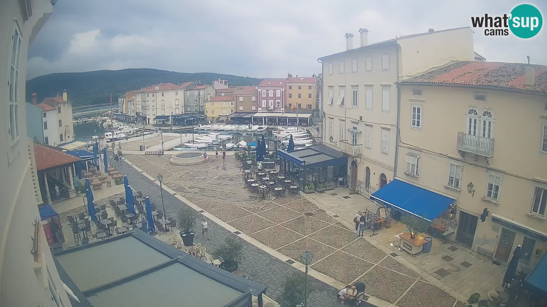 LIVE cam Cres Stadt – Hauptplatz und “mandrač” – Cres Insel – Kroatien