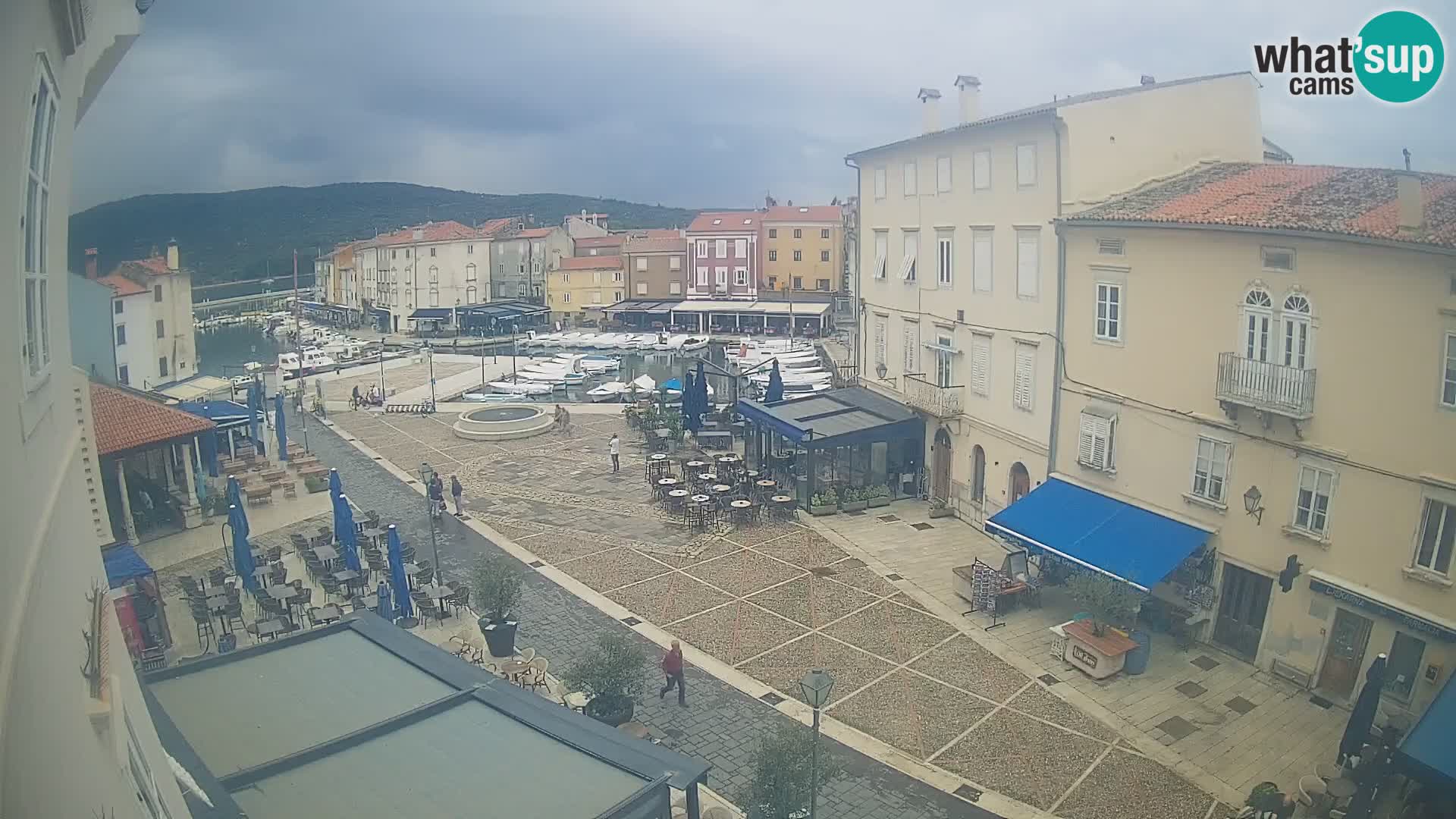 Cámara en vivo ciudad de Cres – plaza principal y “mandrač” – isla de Cres – Croacia
