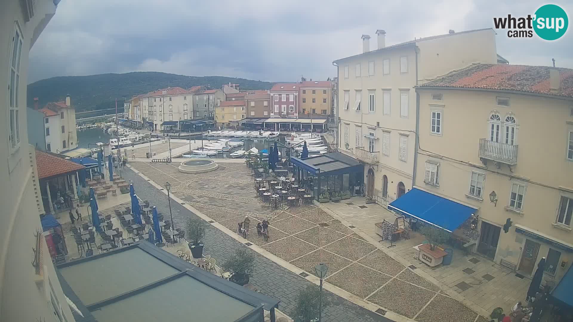 LIVE cam Cres città – piazza principale e “mandrač” – isola di Cherso – Croazia