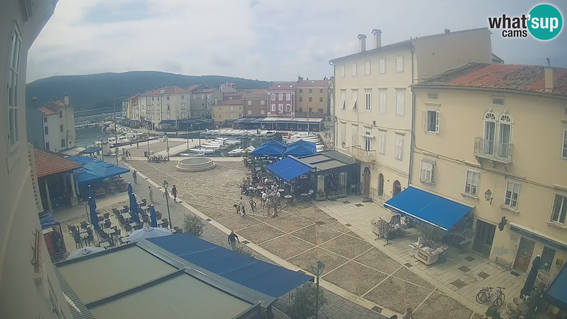 LIVE cam Cres city – place principale et “mandrač” – île de Cres – Croatie