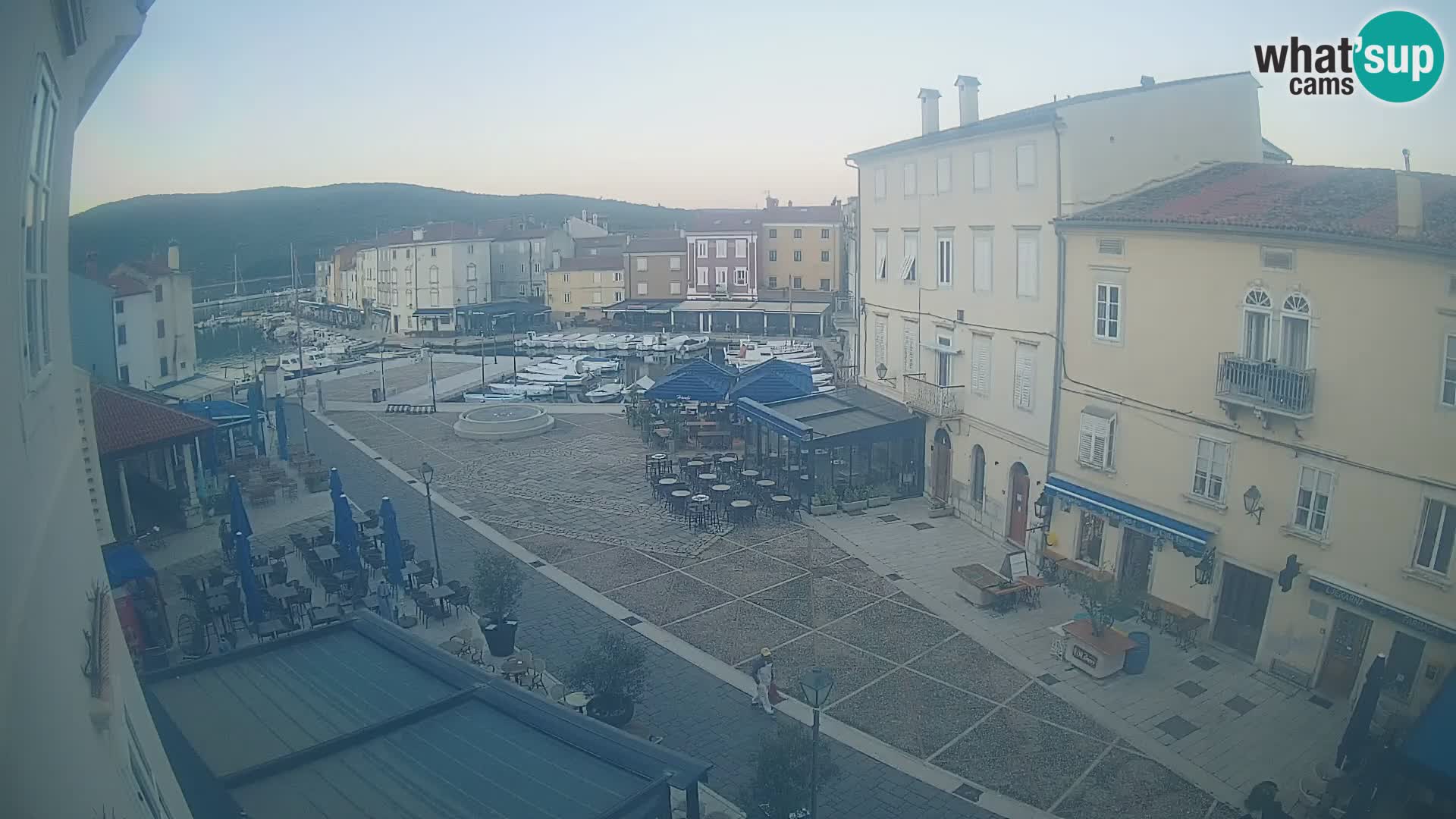 LIVE cam Cres Stadt – Hauptplatz und “mandrač” – Cres Insel – Kroatien