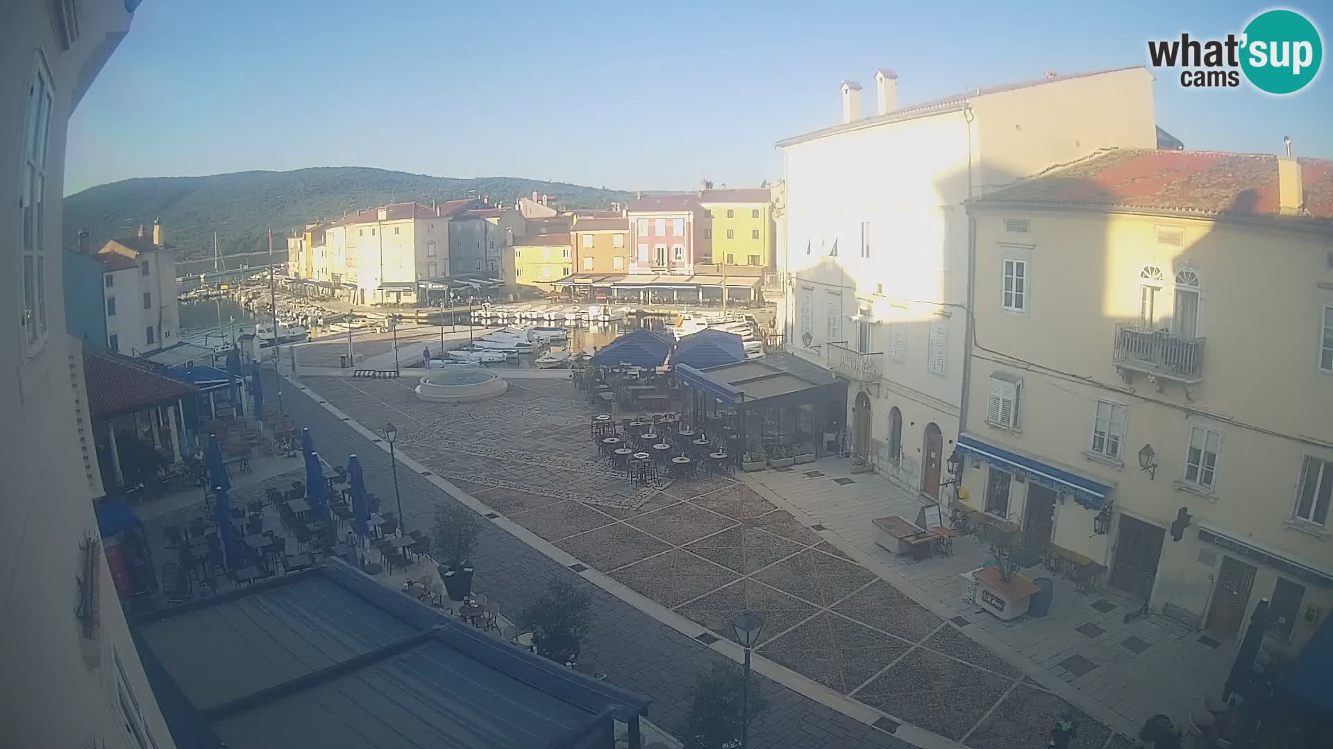 LIVE cam Cres città – piazza principale e “mandrač” – isola di Cherso – Croazia