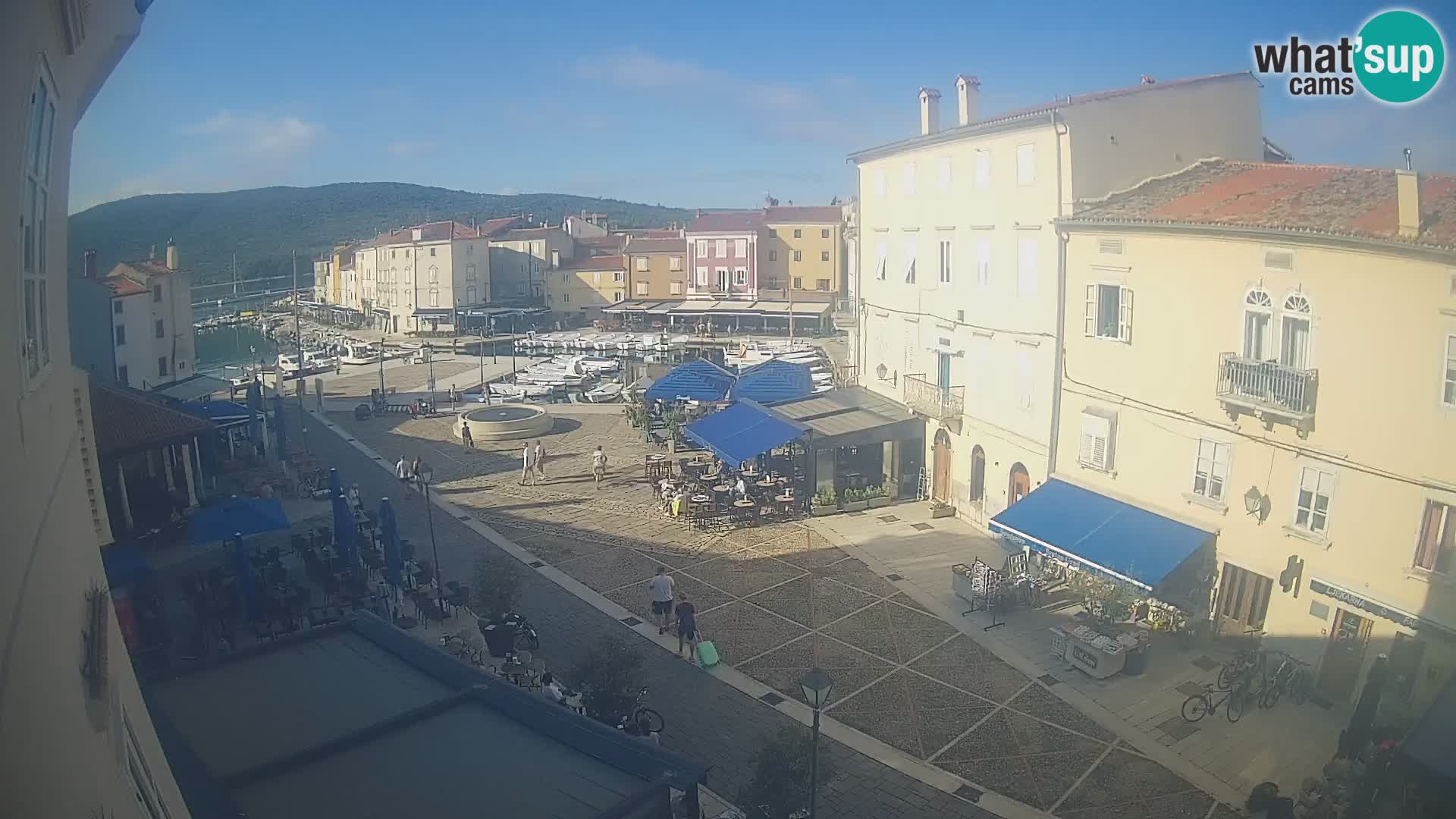 Cámara en vivo ciudad de Cres – plaza principal y “mandrač” – isla de Cres – Croacia