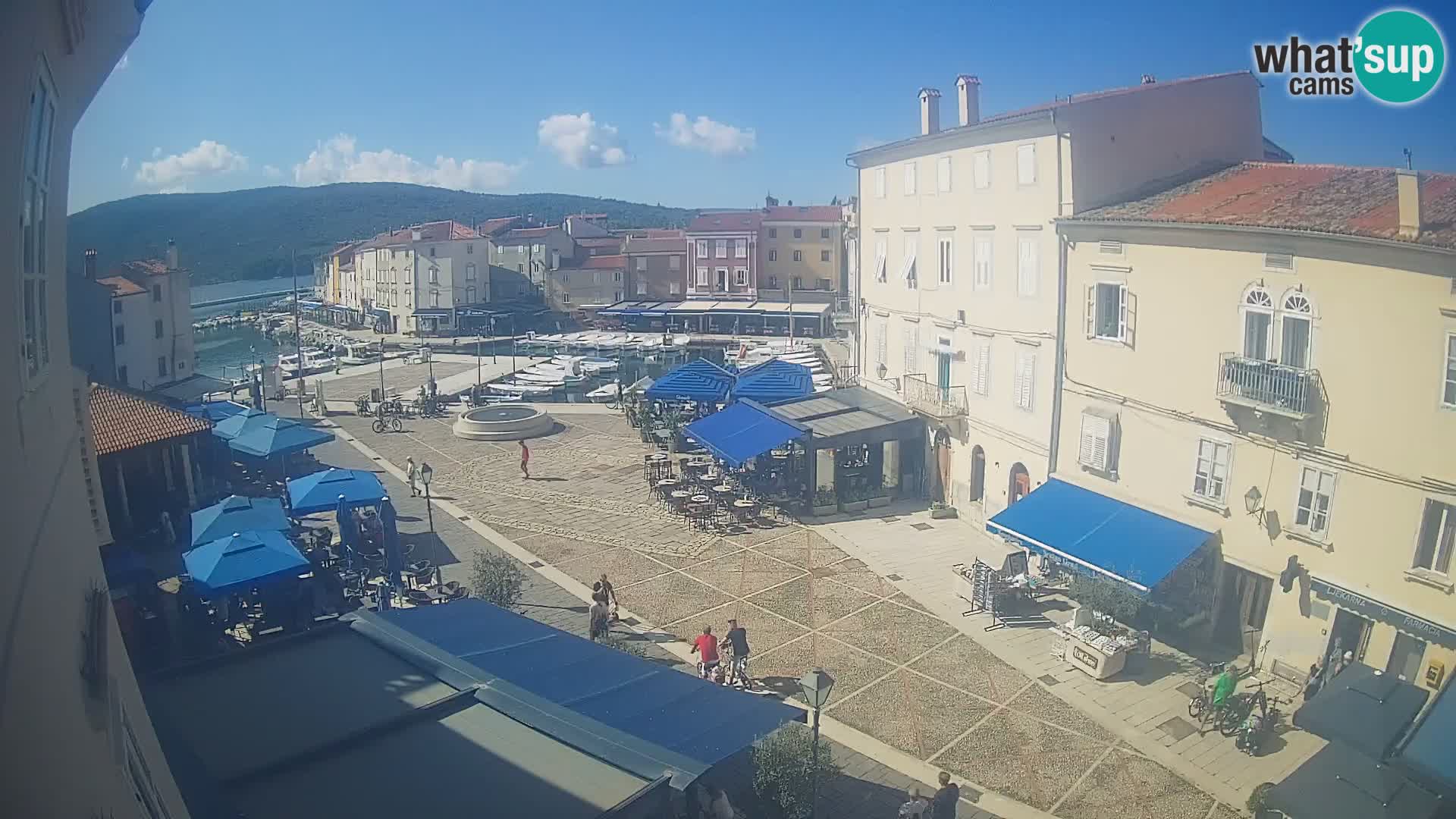 Web kamera Grad Cres – glavni trg i “mandrač” – otok Cres