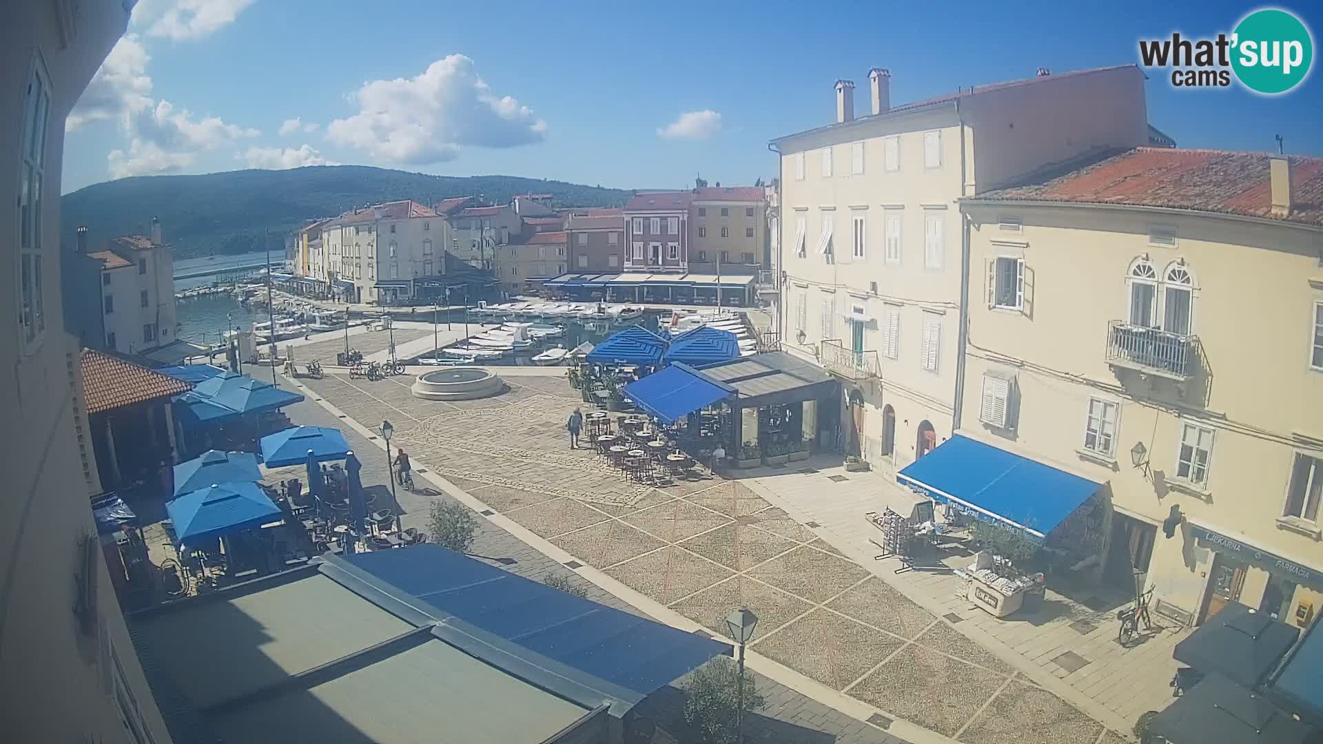 Kamera v ŽIVO Cres mesto – glavni trg in “mandrač” – otok Cres – Hrvaška