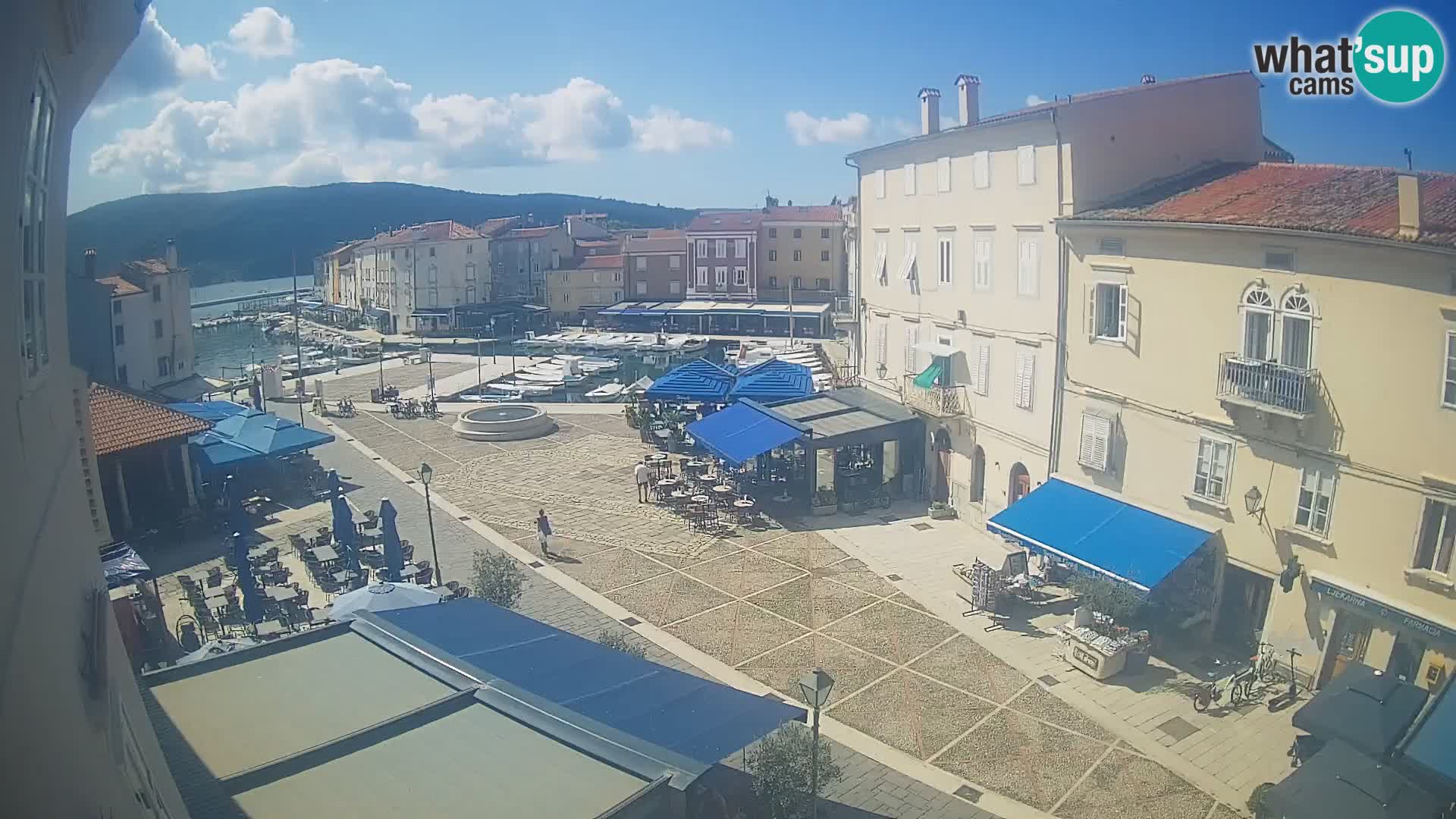 Cámara en vivo ciudad de Cres – plaza principal y “mandrač” – isla de Cres – Croacia