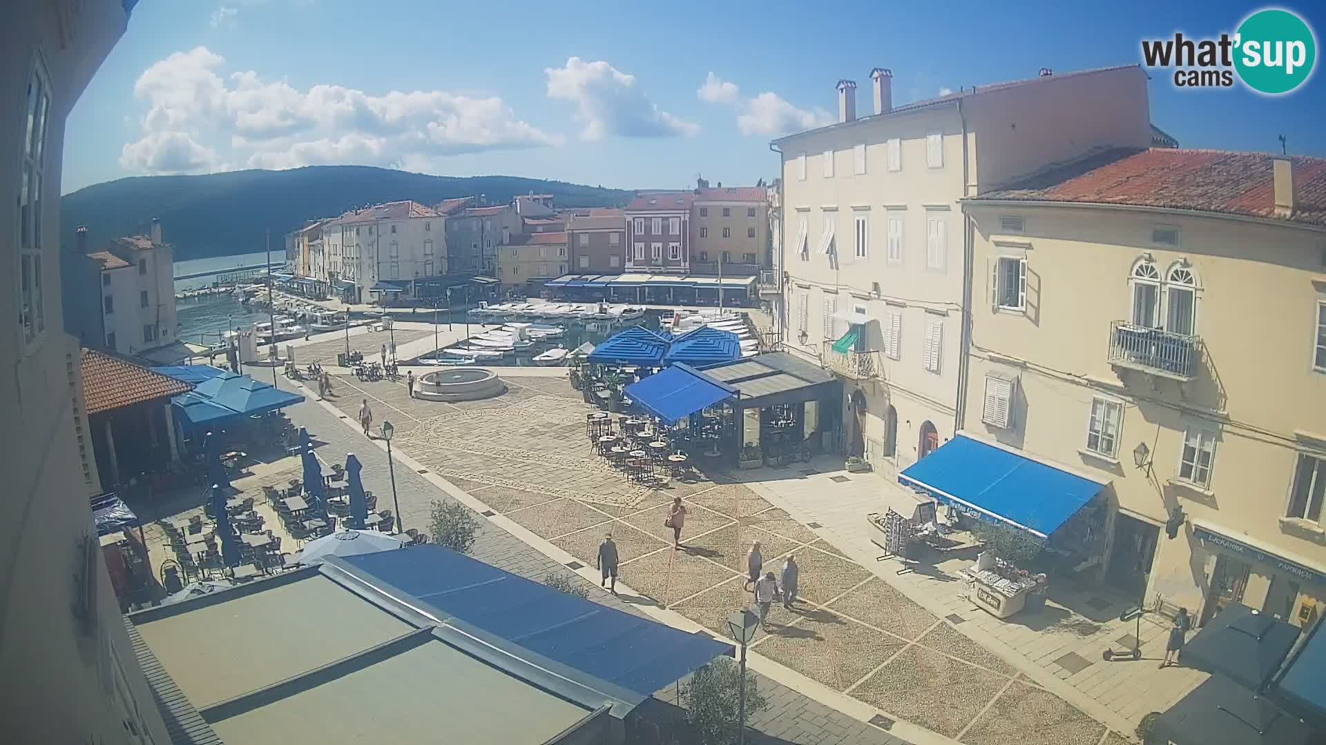 Cámara en vivo ciudad de Cres – plaza principal y “mandrač” – isla de Cres – Croacia
