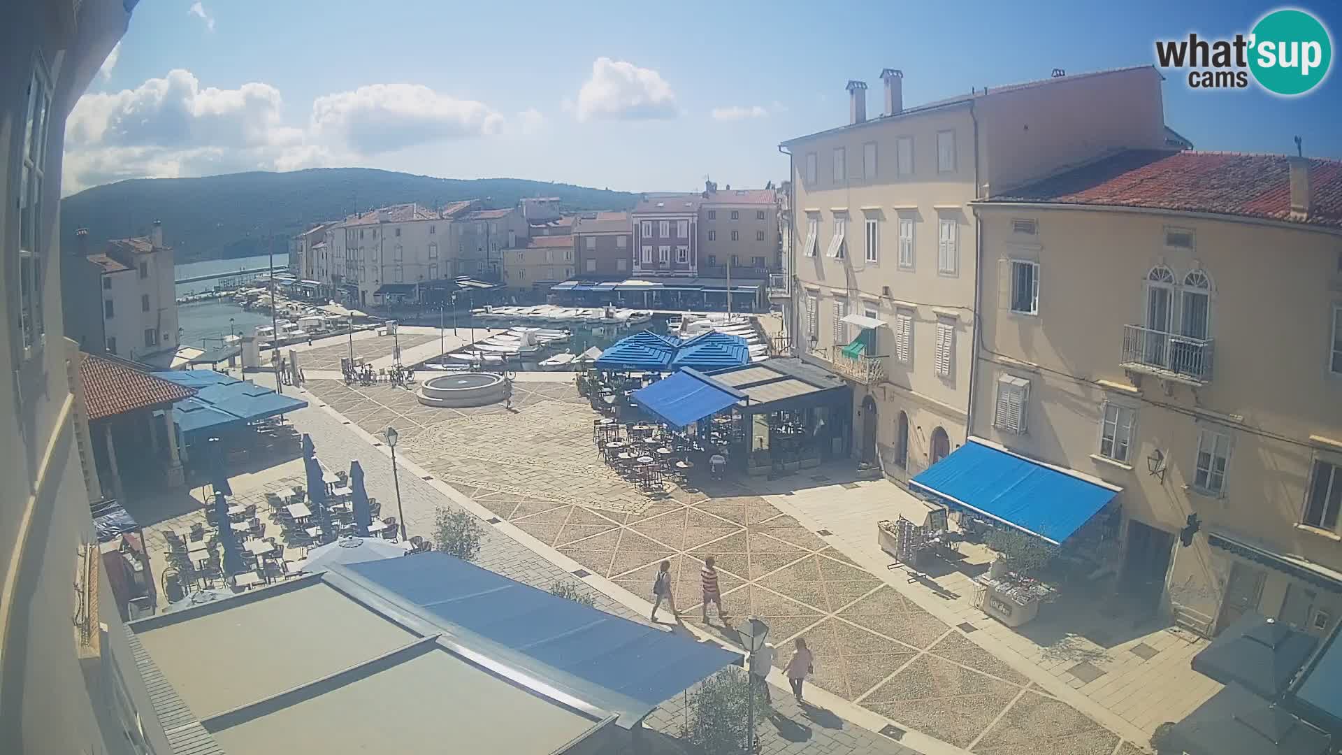 Web kamera Grad Cres – glavni trg i “mandrač” – otok Cres