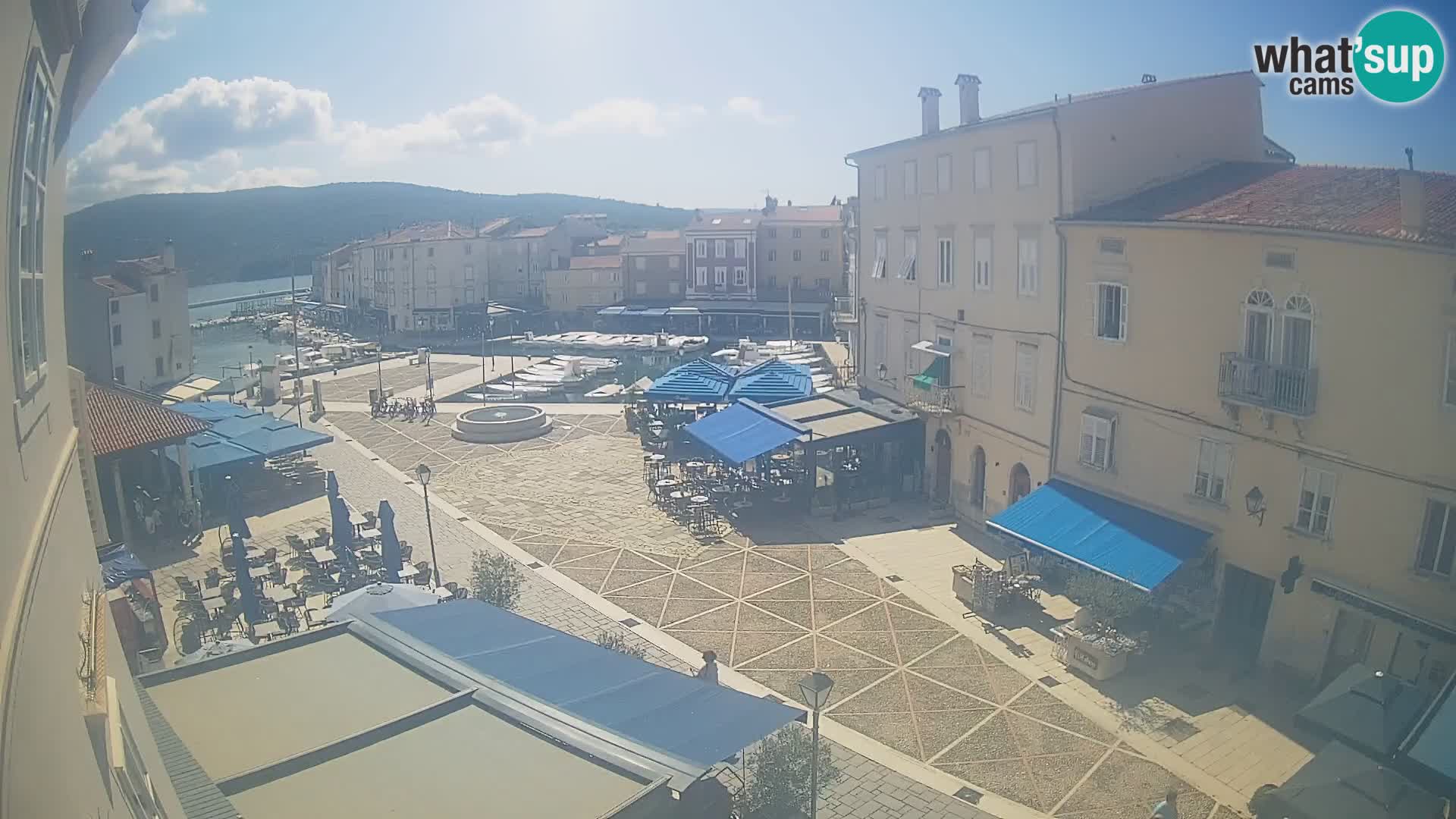 Cámara en vivo ciudad de Cres – plaza principal y “mandrač” – isla de Cres – Croacia