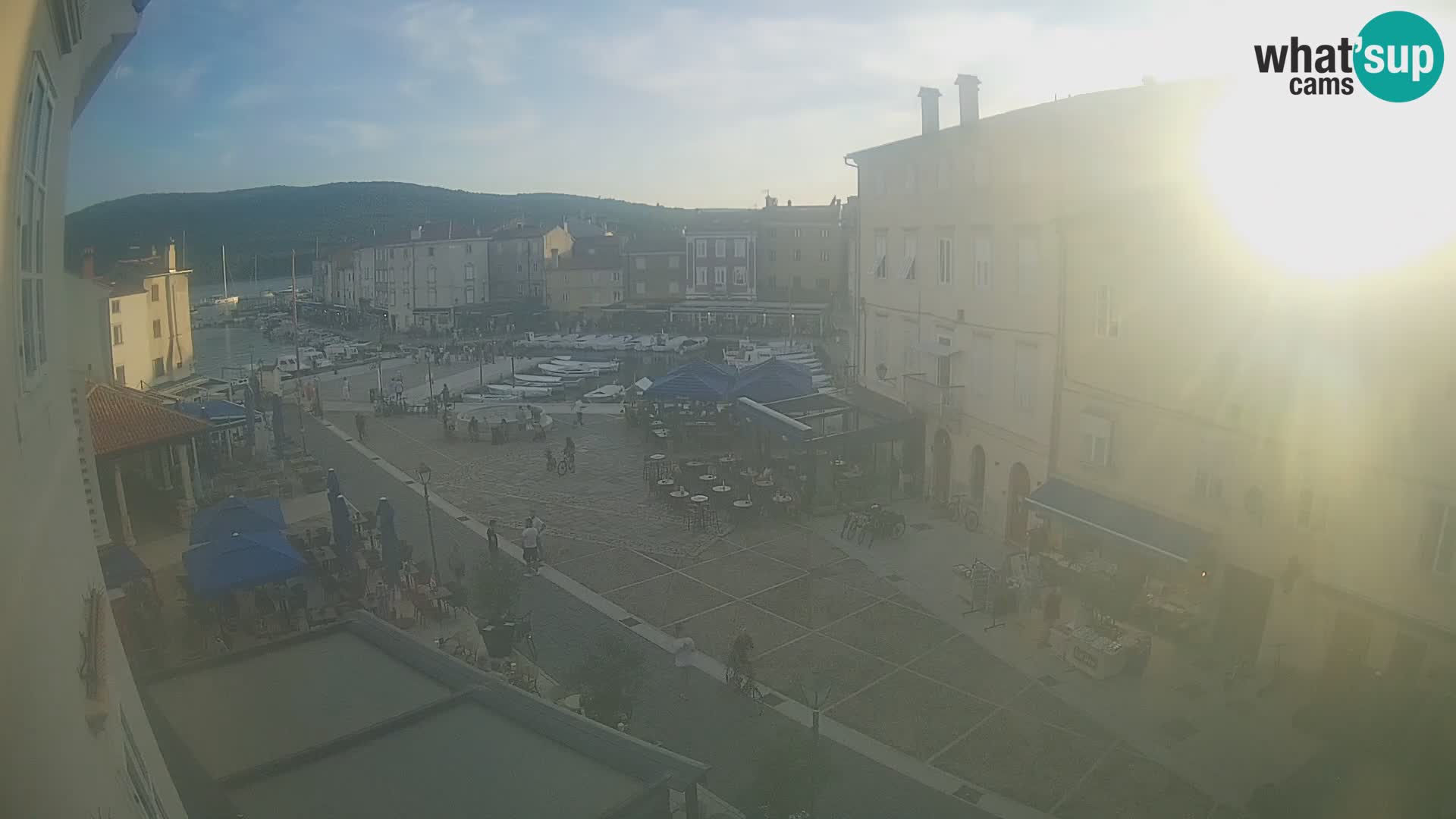 LIVE cam Cres city – place principale et “mandrač” – île de Cres – Croatie