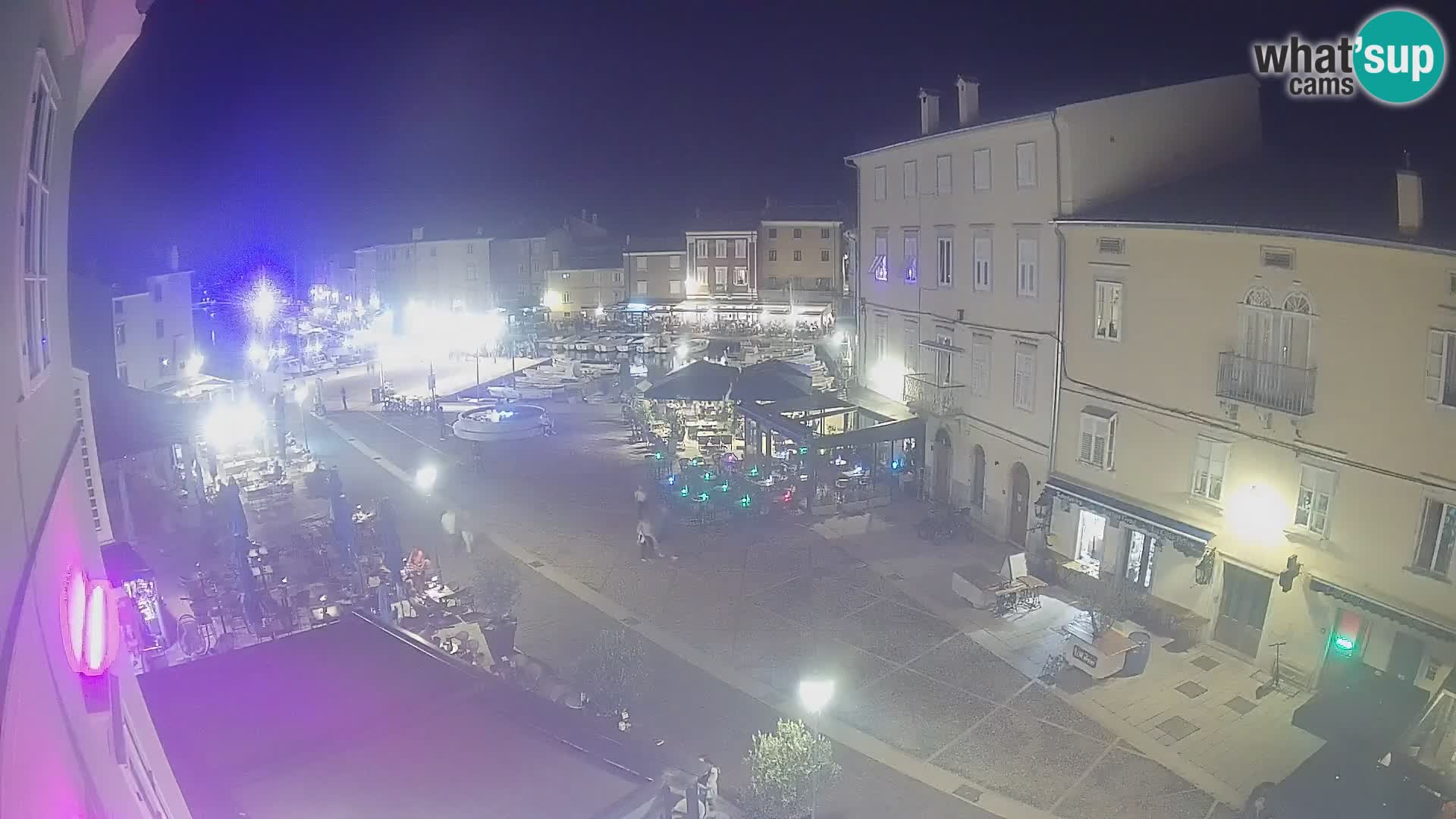 Cámara en vivo ciudad de Cres – plaza principal y “mandrač” – isla de Cres – Croacia