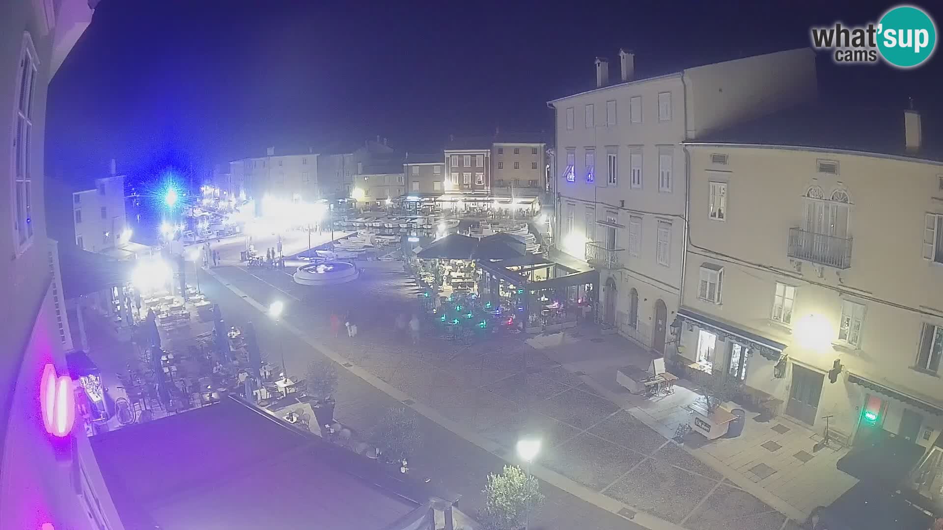 Kamera v ŽIVO Cres mesto – glavni trg in “mandrač” – otok Cres – Hrvaška