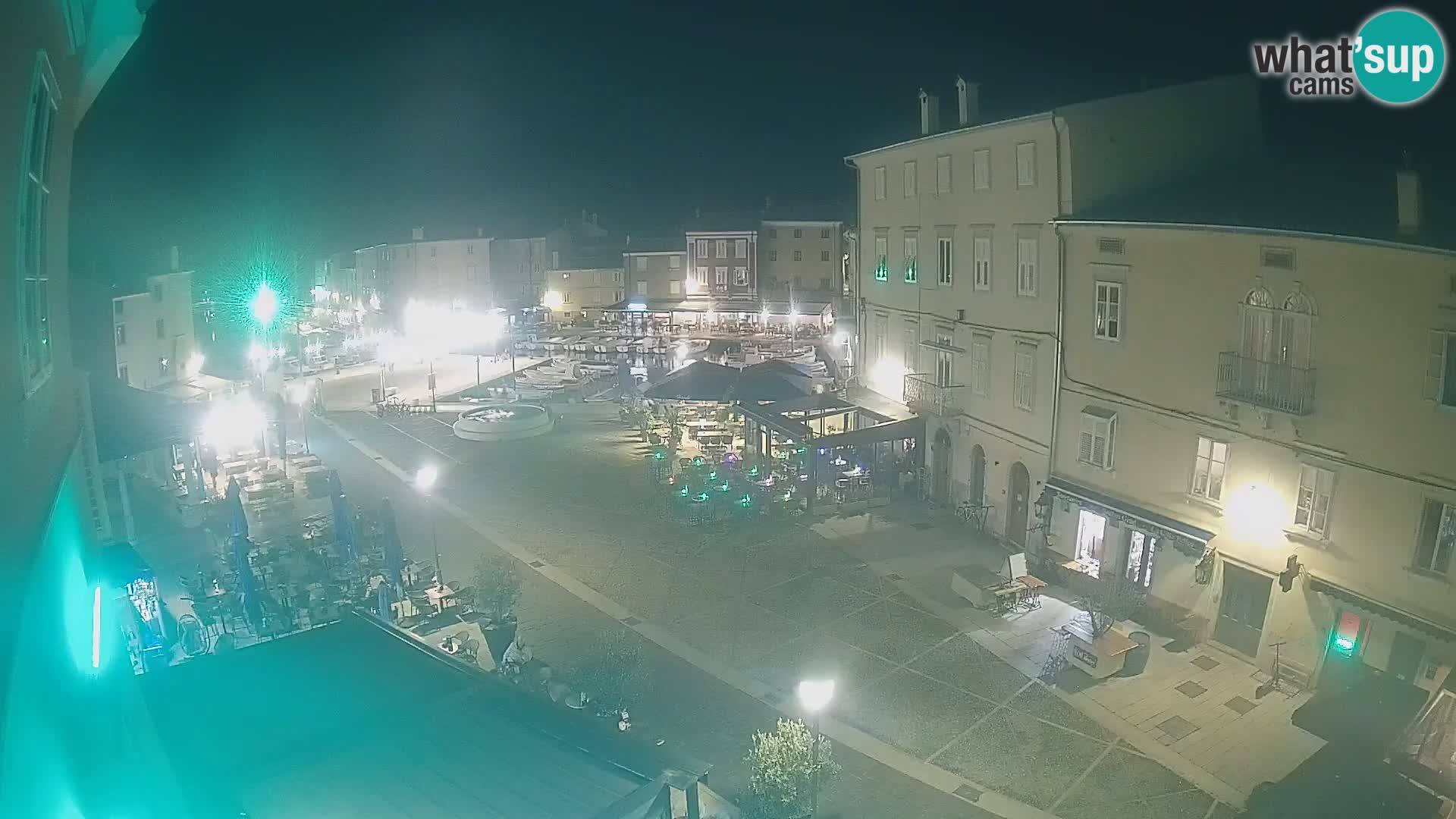 LIVE cam Cres city – place principale et “mandrač” – île de Cres – Croatie