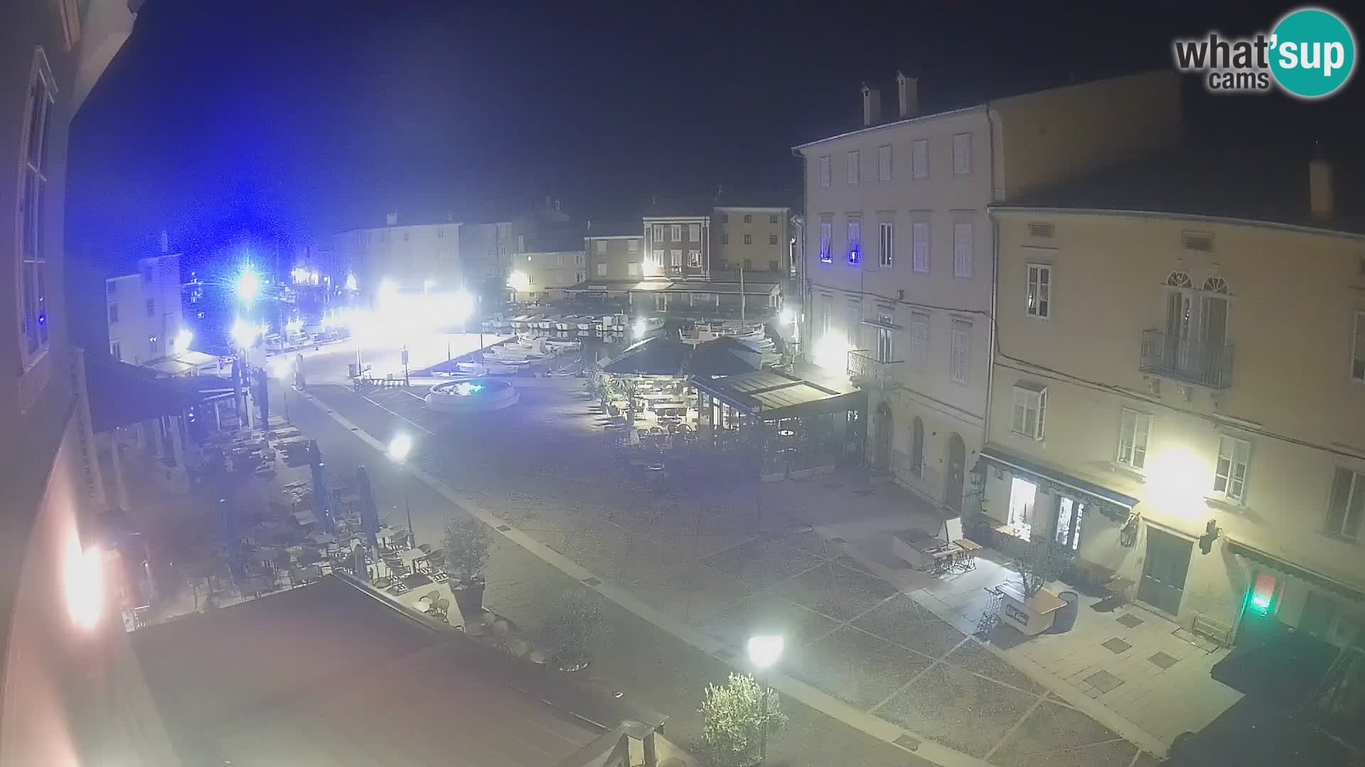 Kamera v ŽIVO Cres mesto – glavni trg in “mandrač” – otok Cres – Hrvaška