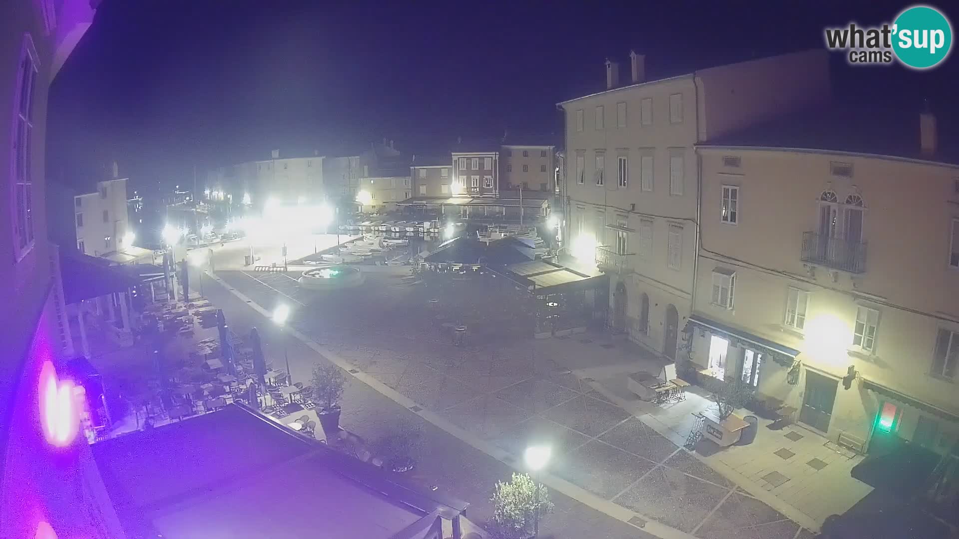 Kamera v ŽIVO Cres mesto – glavni trg in “mandrač” – otok Cres – Hrvaška