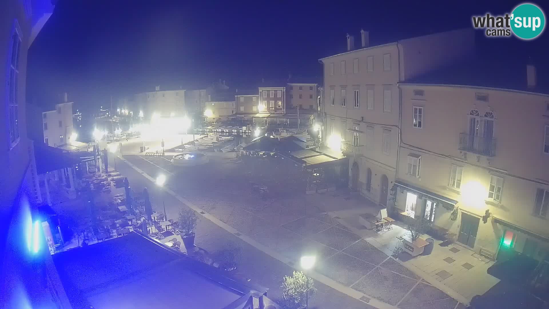 V ŽIVO spletna kamera Cres mesto – glavni trg in “mandrač” – otok Cres – Hrvaška