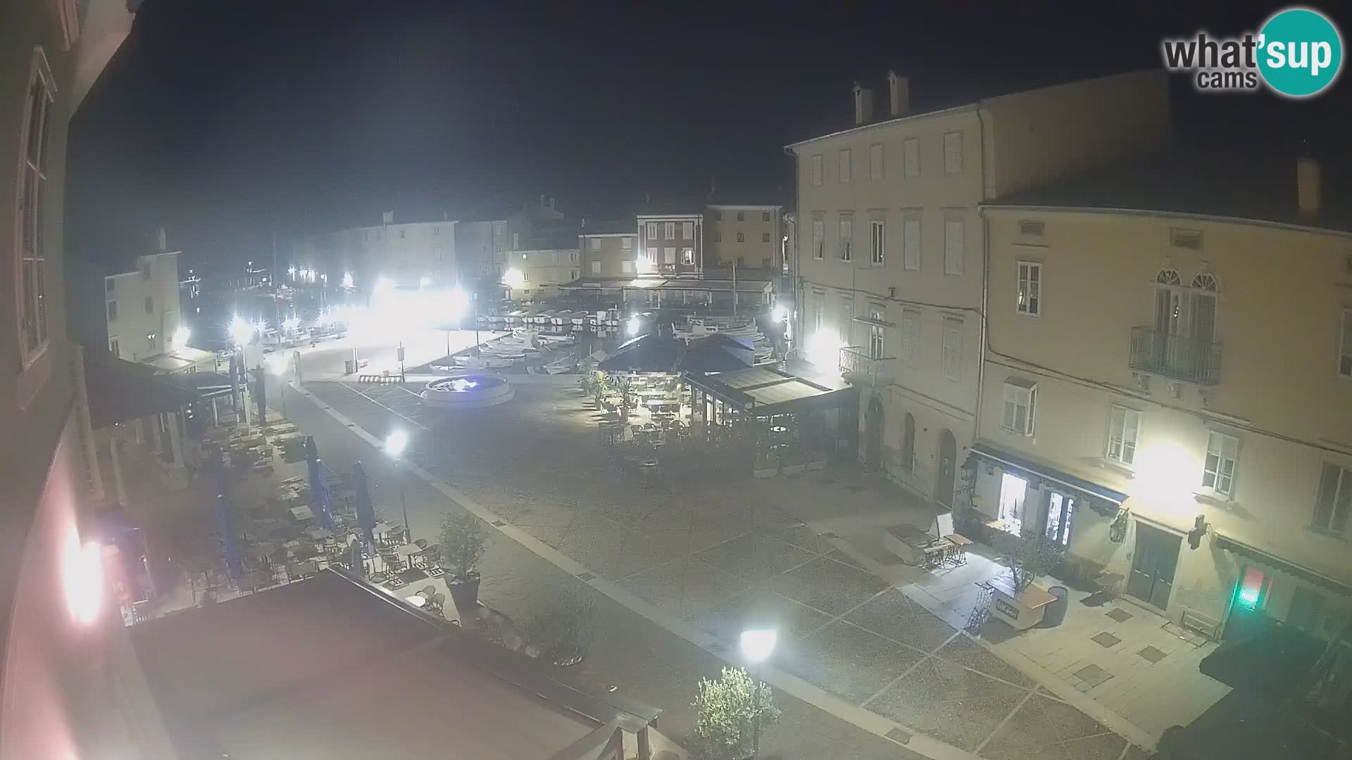 Web kamera Grad Cres – glavni trg i “mandrač” – otok Cres