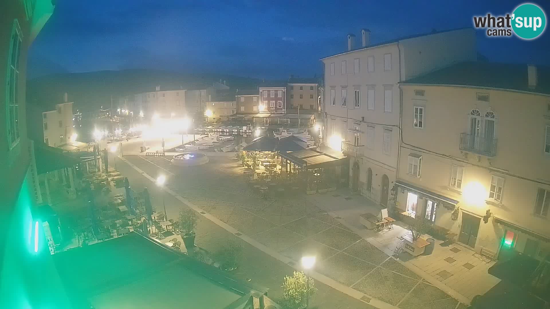 Cámara en vivo ciudad de Cres – plaza principal y “mandrač” – isla de Cres – Croacia
