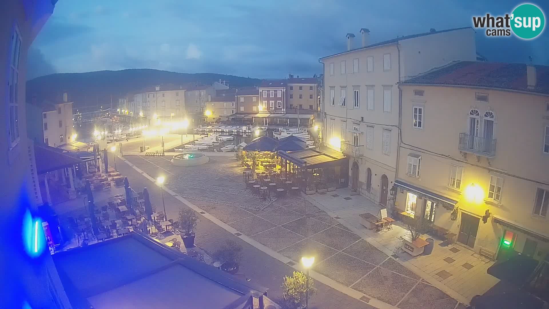 LIVE cam Cres city – place principale et “mandrač” – île de Cres – Croatie