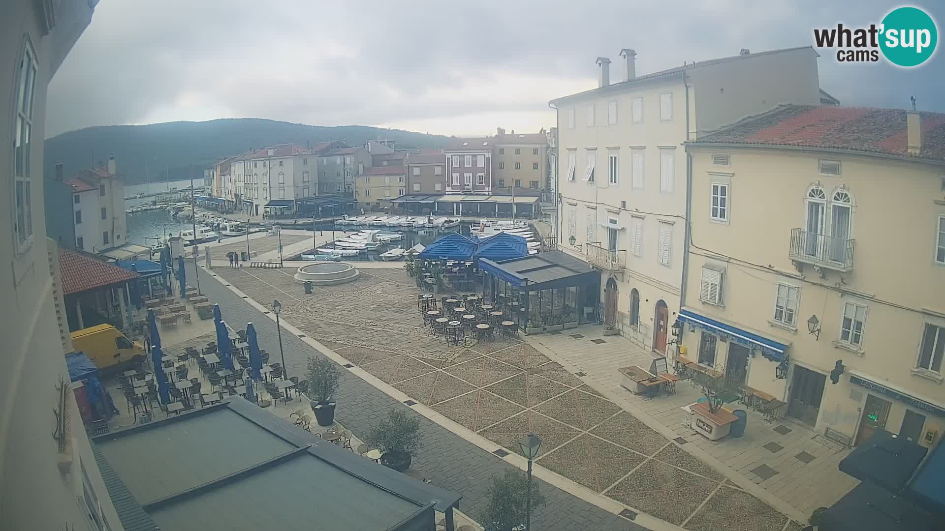 LIVE cam Cres Stadt – Hauptplatz und “mandrač” – Cres Insel – Kroatien