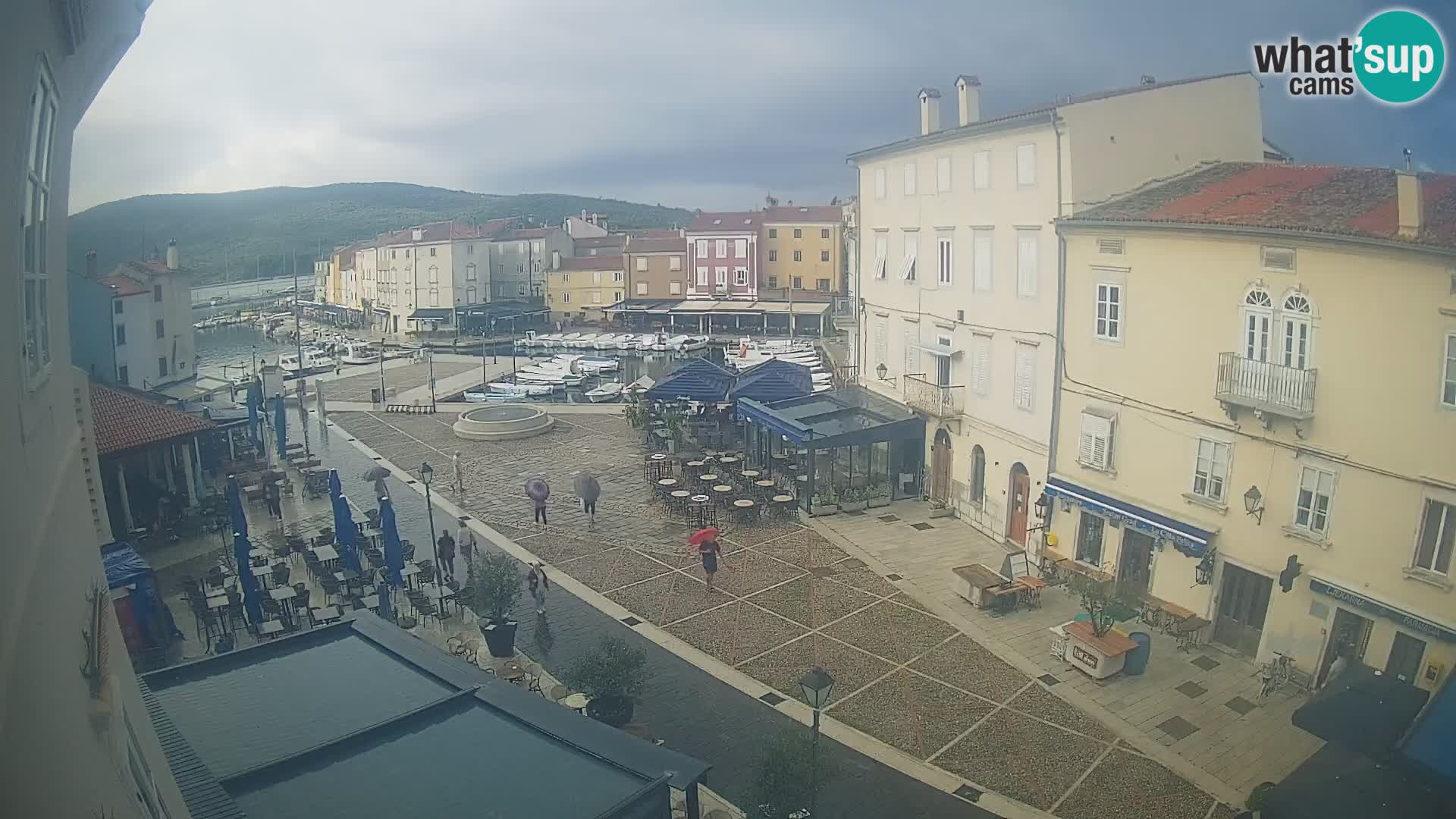 LIVE cam Cres city – place principale et “mandrač” – île de Cres – Croatie