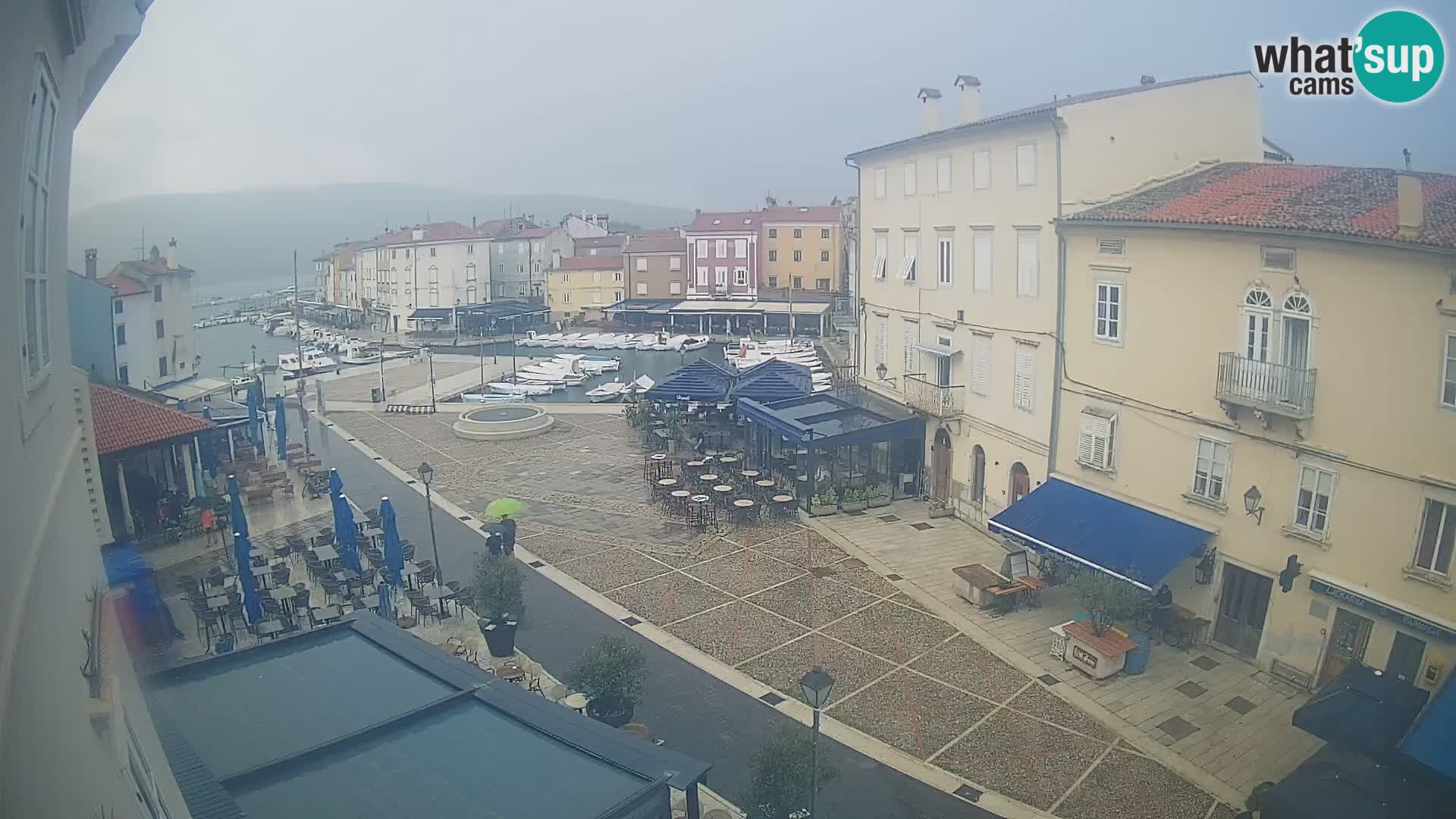 Kamera v ŽIVO Cres mesto – glavni trg in “mandrač” – otok Cres – Hrvaška