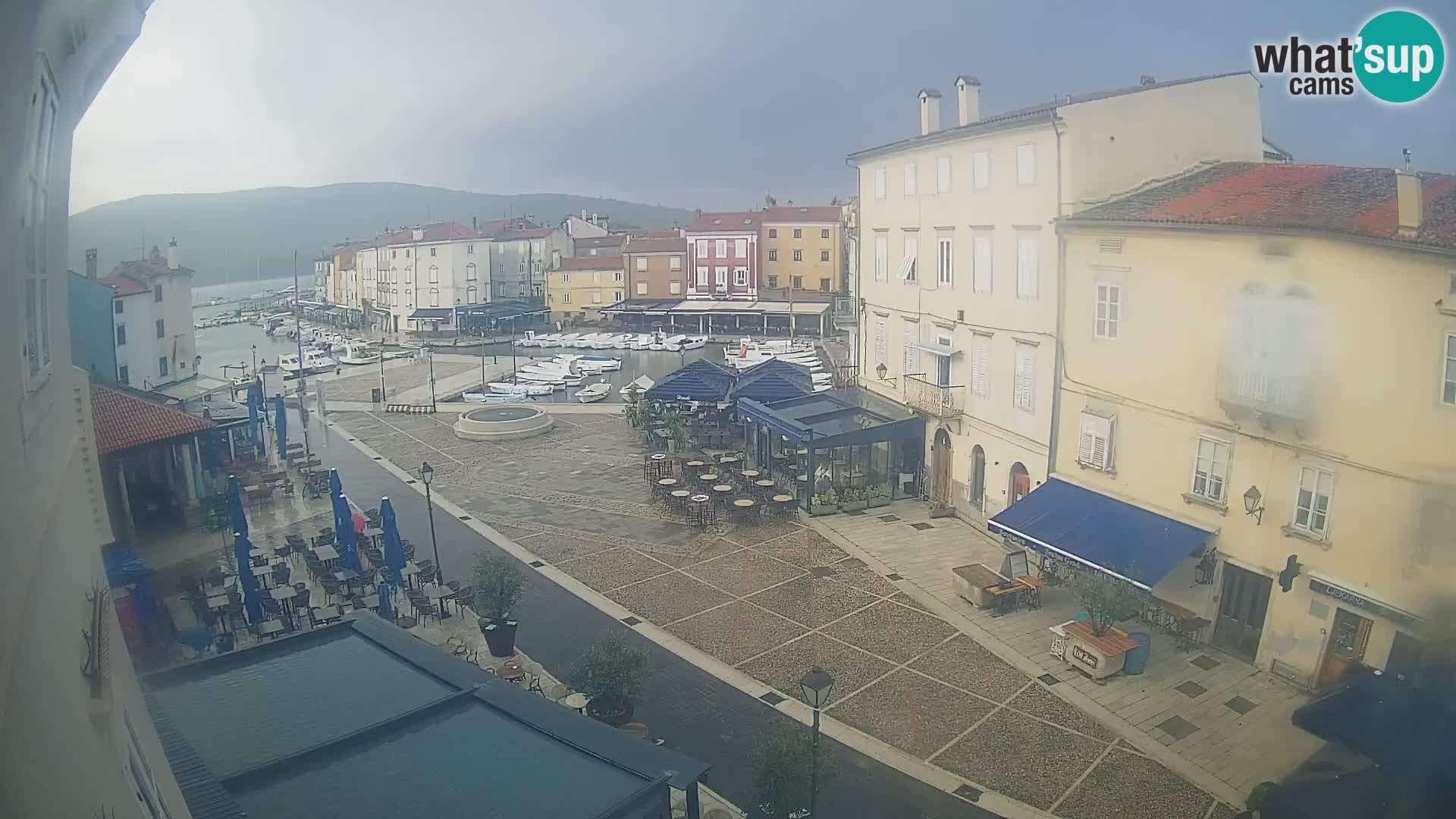 Cámara en vivo ciudad de Cres – plaza principal y “mandrač” – isla de Cres – Croacia