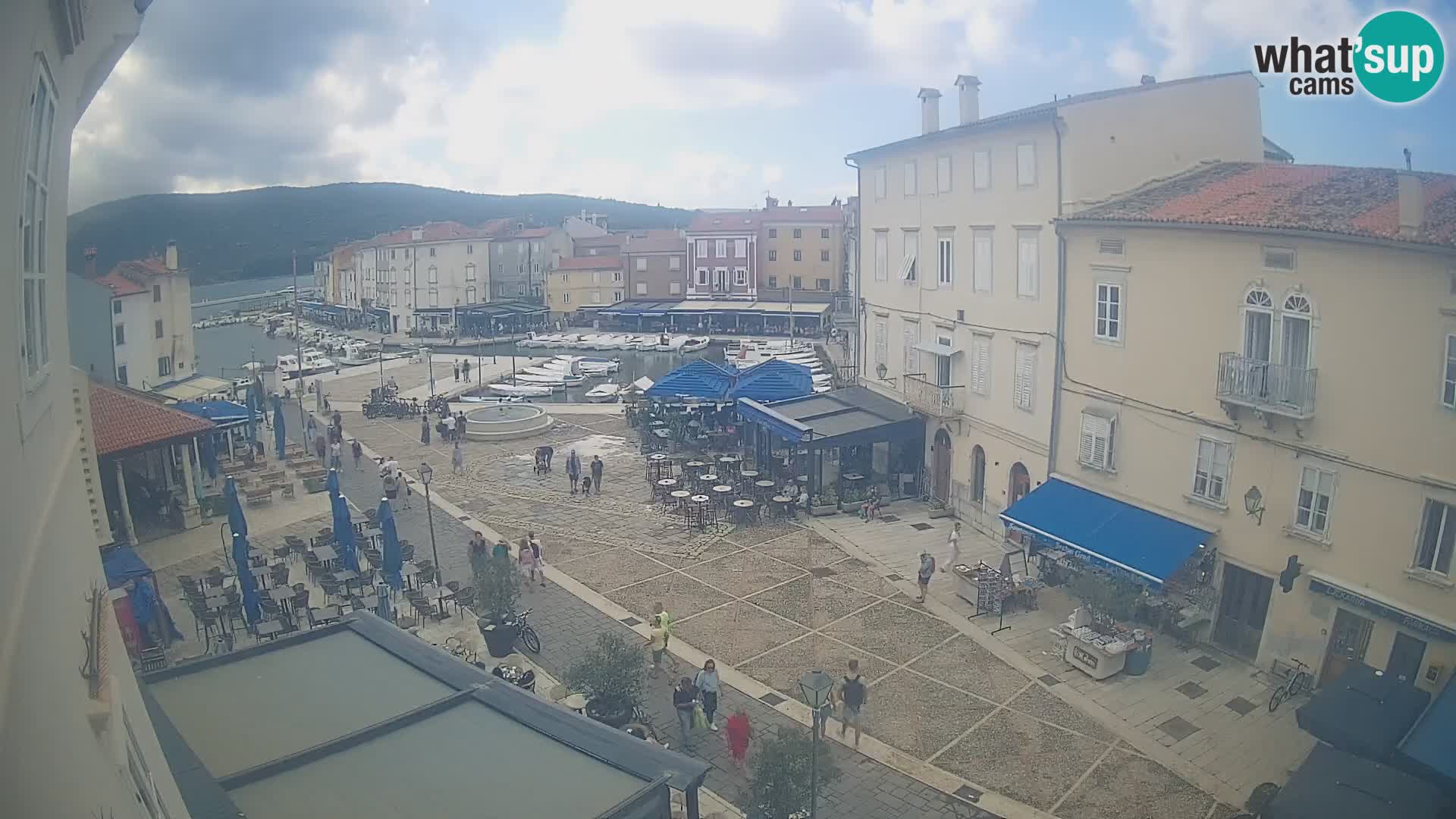 LIVE cam Cres Stadt – Hauptplatz und “mandrač” – Cres Insel – Kroatien