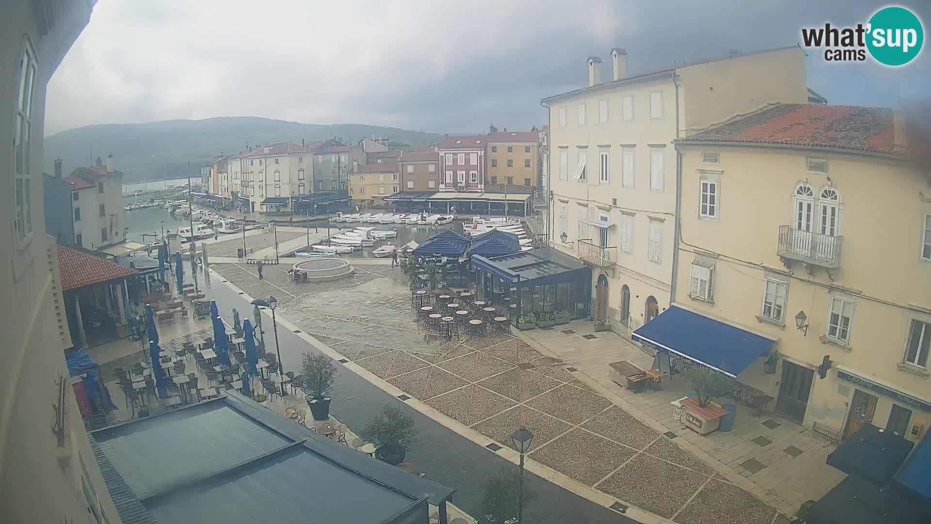 Kamera v ŽIVO Cres mesto – glavni trg in “mandrač” – otok Cres – Hrvaška