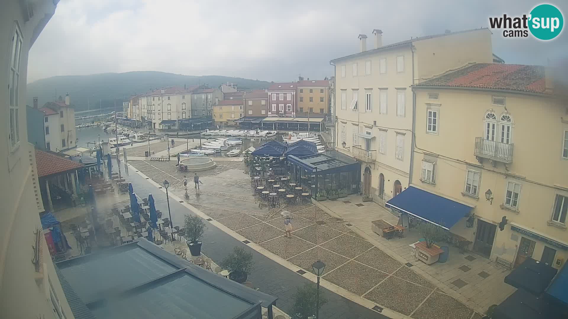 Cámara en vivo ciudad de Cres – plaza principal y “mandrač” – isla de Cres – Croacia