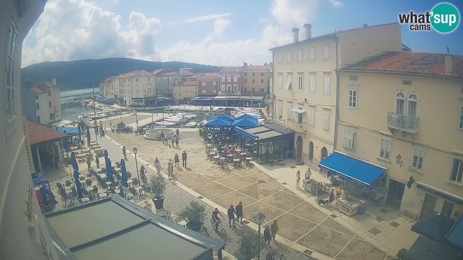 LIVE cam Cres città – piazza principale e “mandrač” – isola di Cherso – Croazia