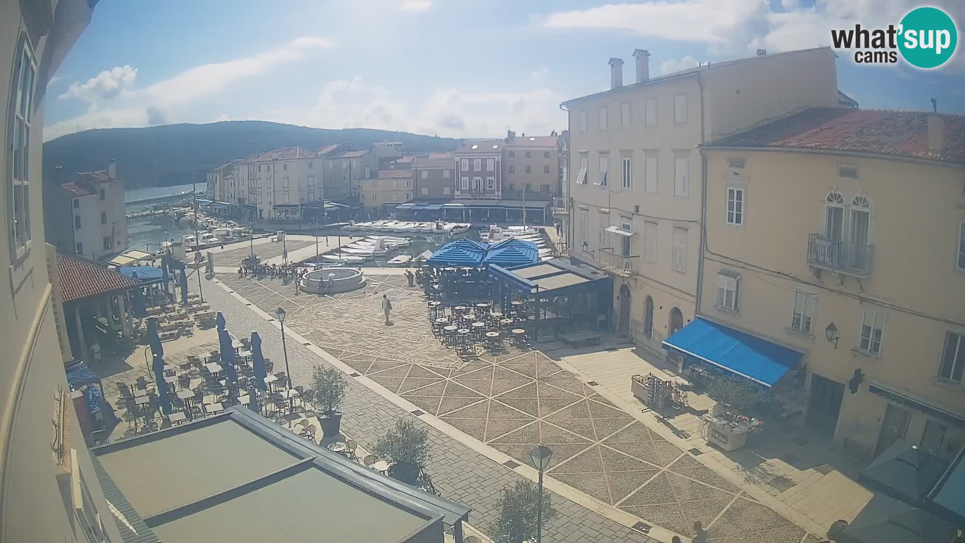 Cámara en vivo ciudad de Cres – plaza principal y “mandrač” – isla de Cres – Croacia
