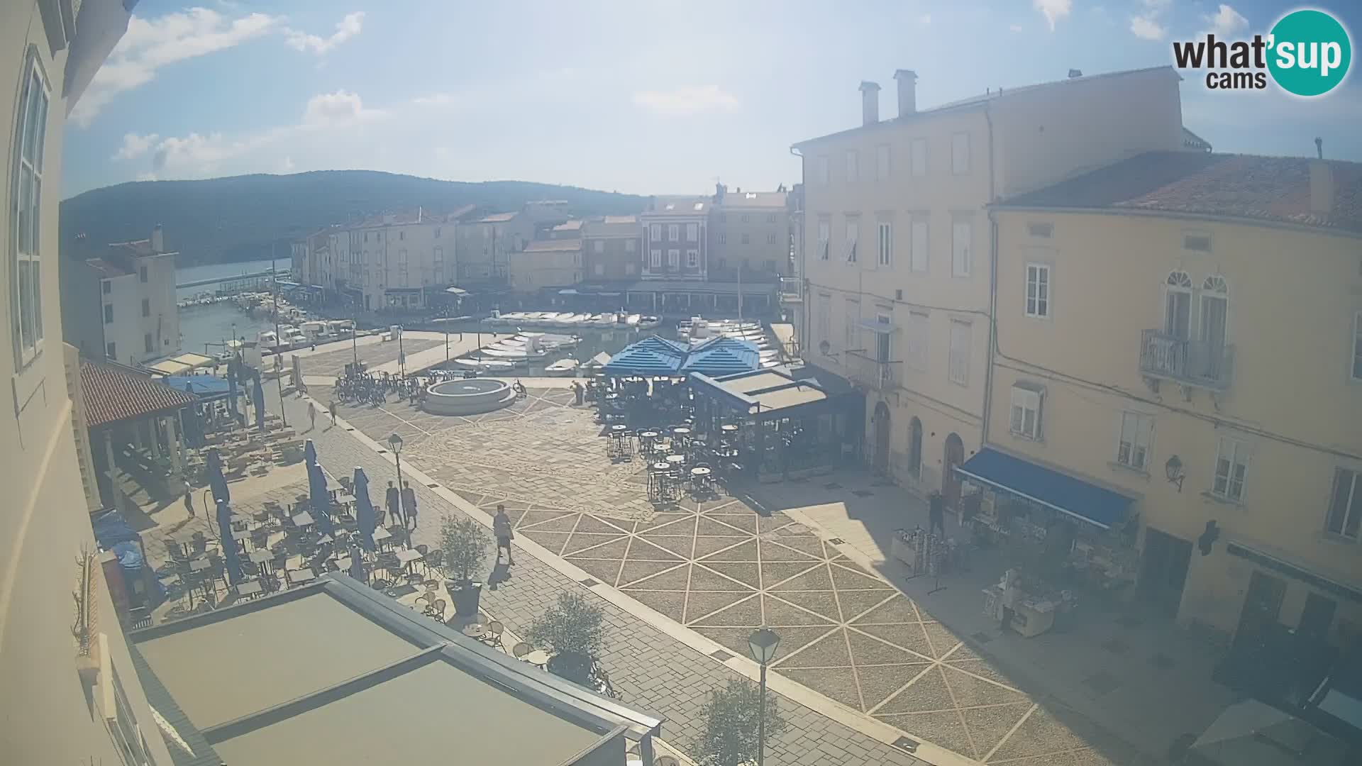 Cámara en vivo ciudad de Cres – plaza principal y “mandrač” – isla de Cres – Croacia