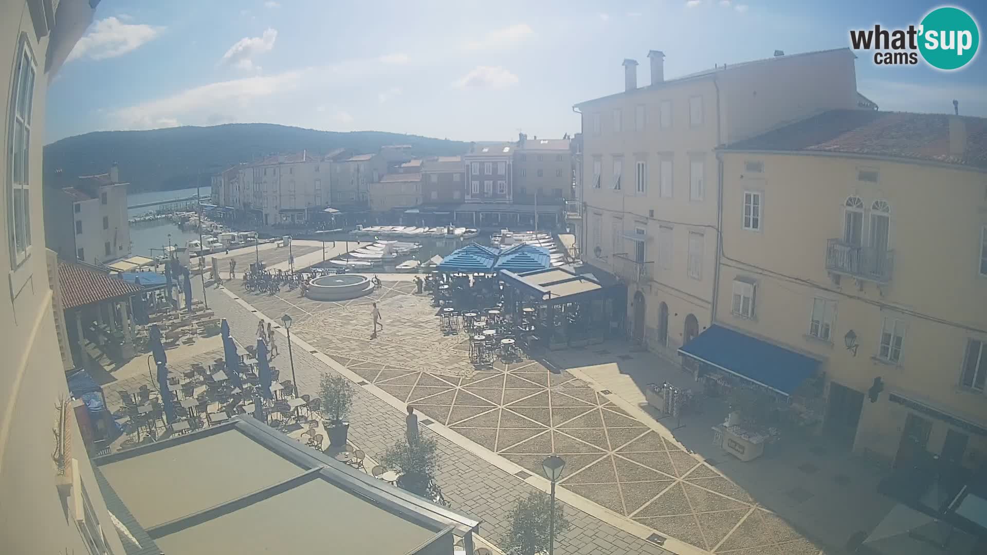 LIVE cam Cres città – piazza principale e “mandrač” – isola di Cherso – Croazia