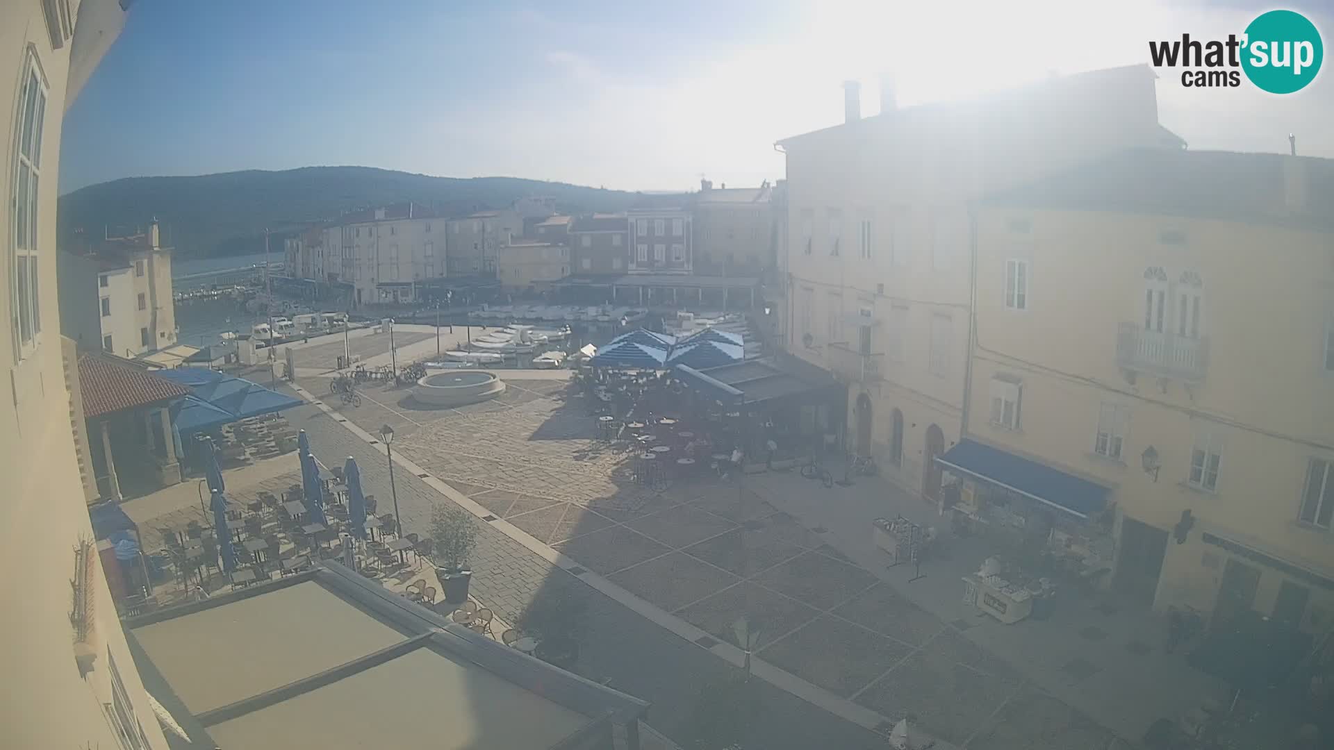 Cámara en vivo ciudad de Cres – plaza principal y “mandrač” – isla de Cres – Croacia