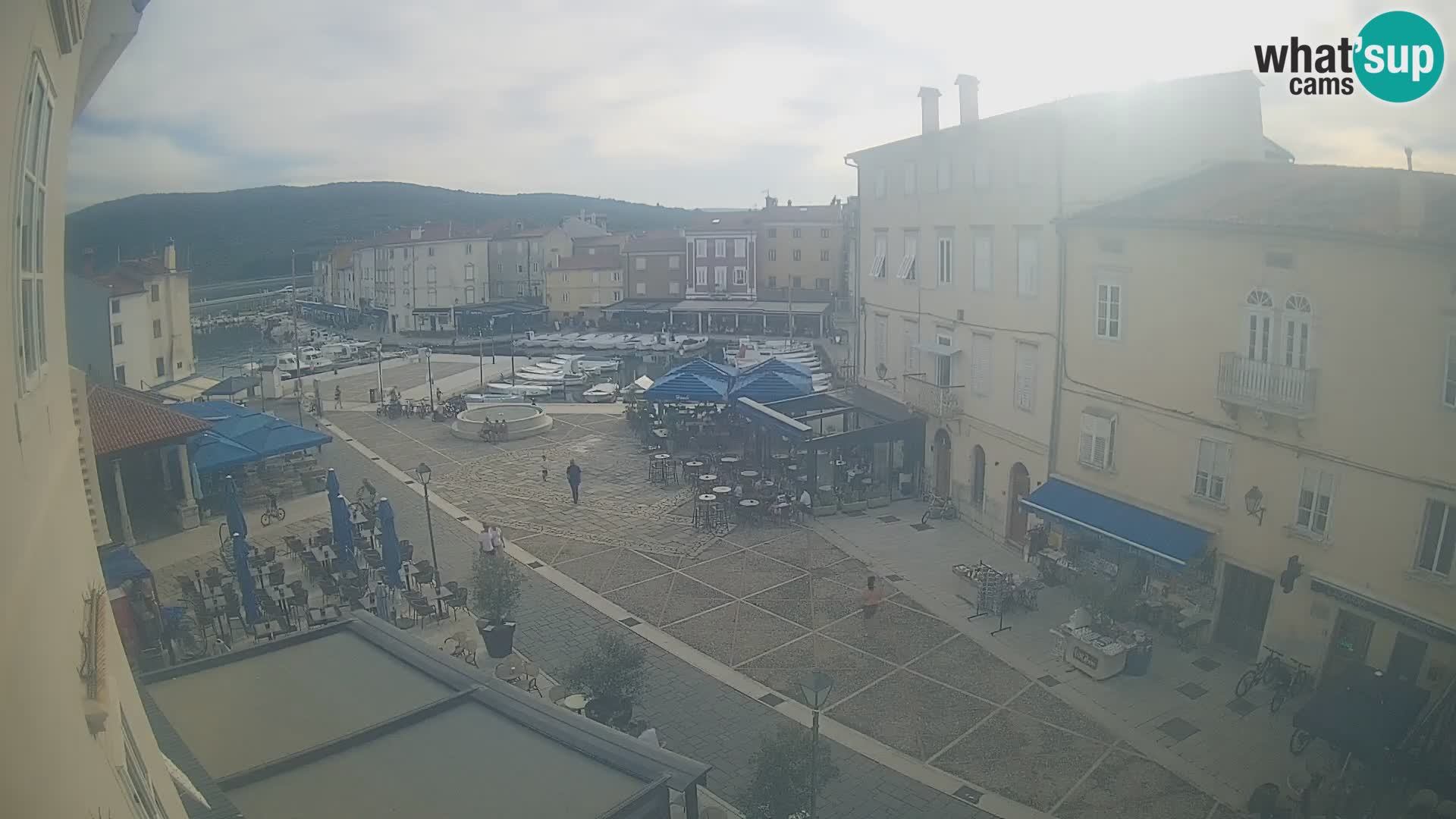 Cámara en vivo ciudad de Cres – plaza principal y “mandrač” – isla de Cres – Croacia