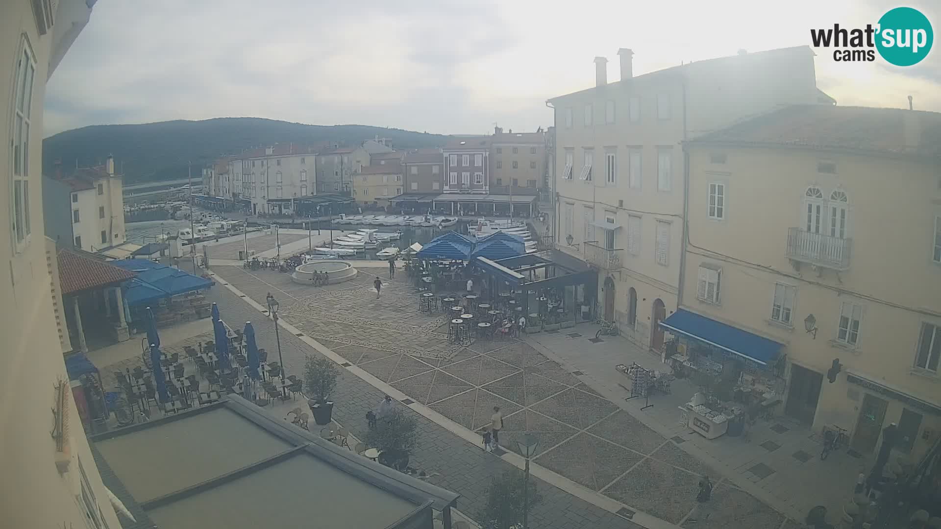 LIVE cam Cres città – piazza principale e “mandrač” – isola di Cherso – Croazia